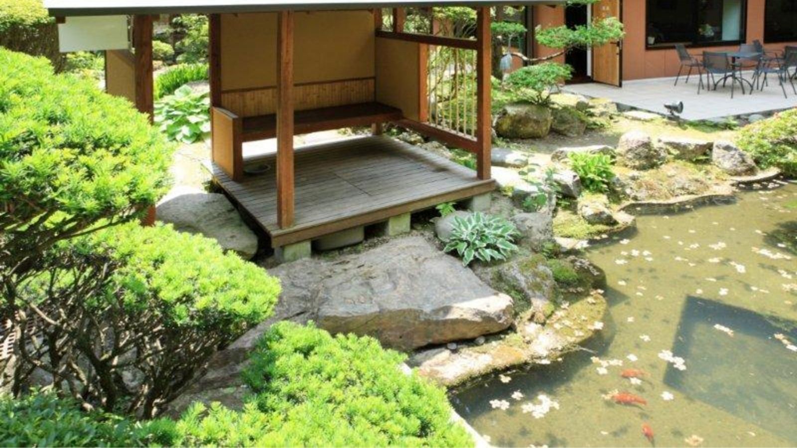 【御殿守館内施設】中庭「大地の庭」