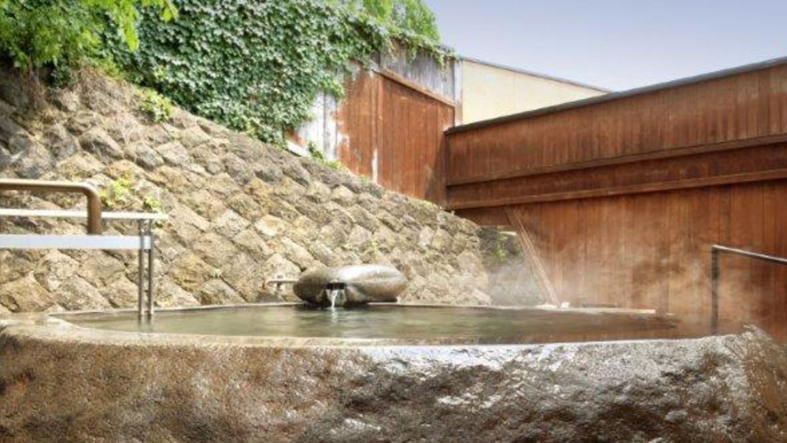 【御殿守・西湯】大石くり抜き風呂・不忘の湯