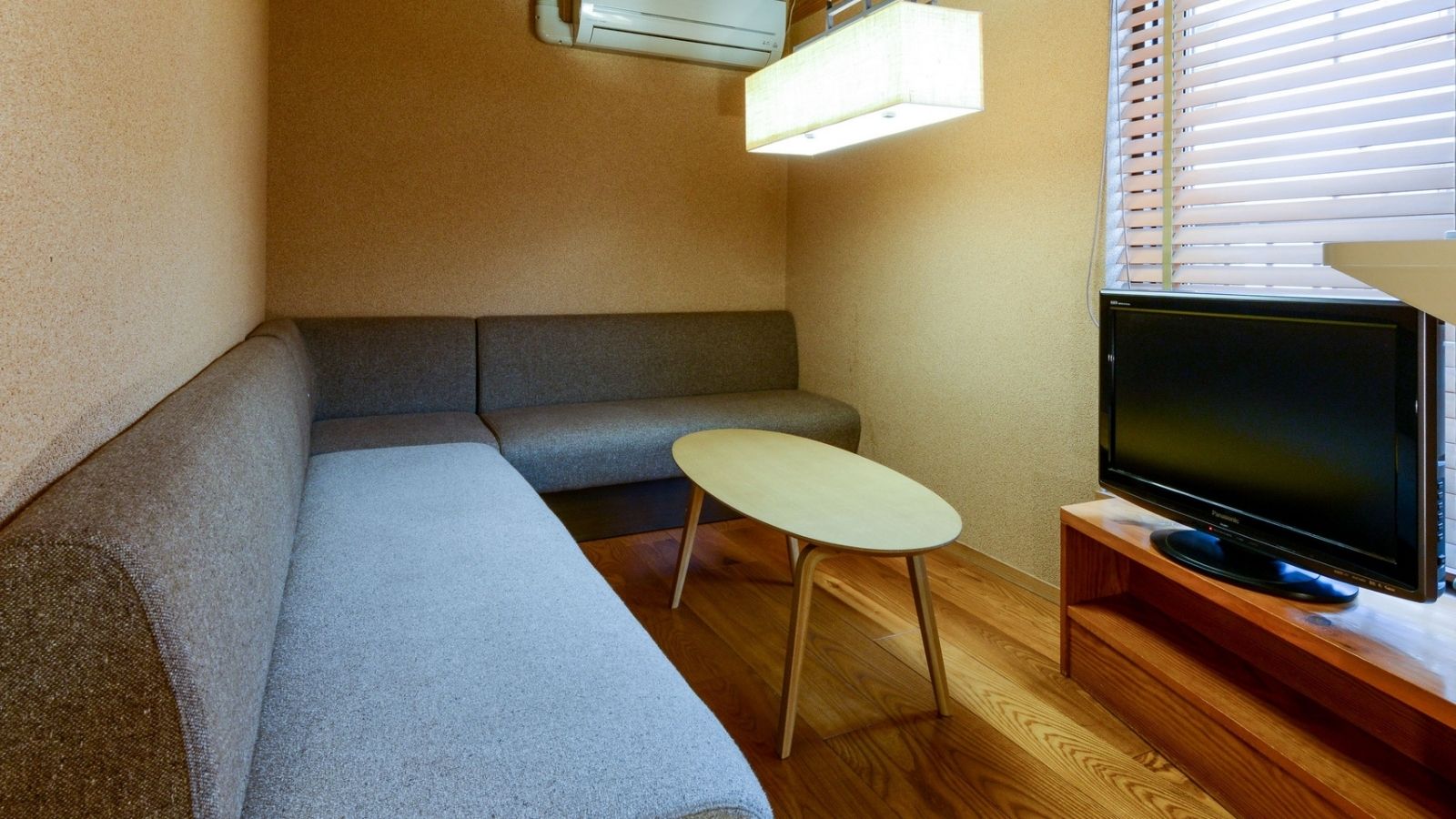 南館和室「嵯峨」ソファーコーナー