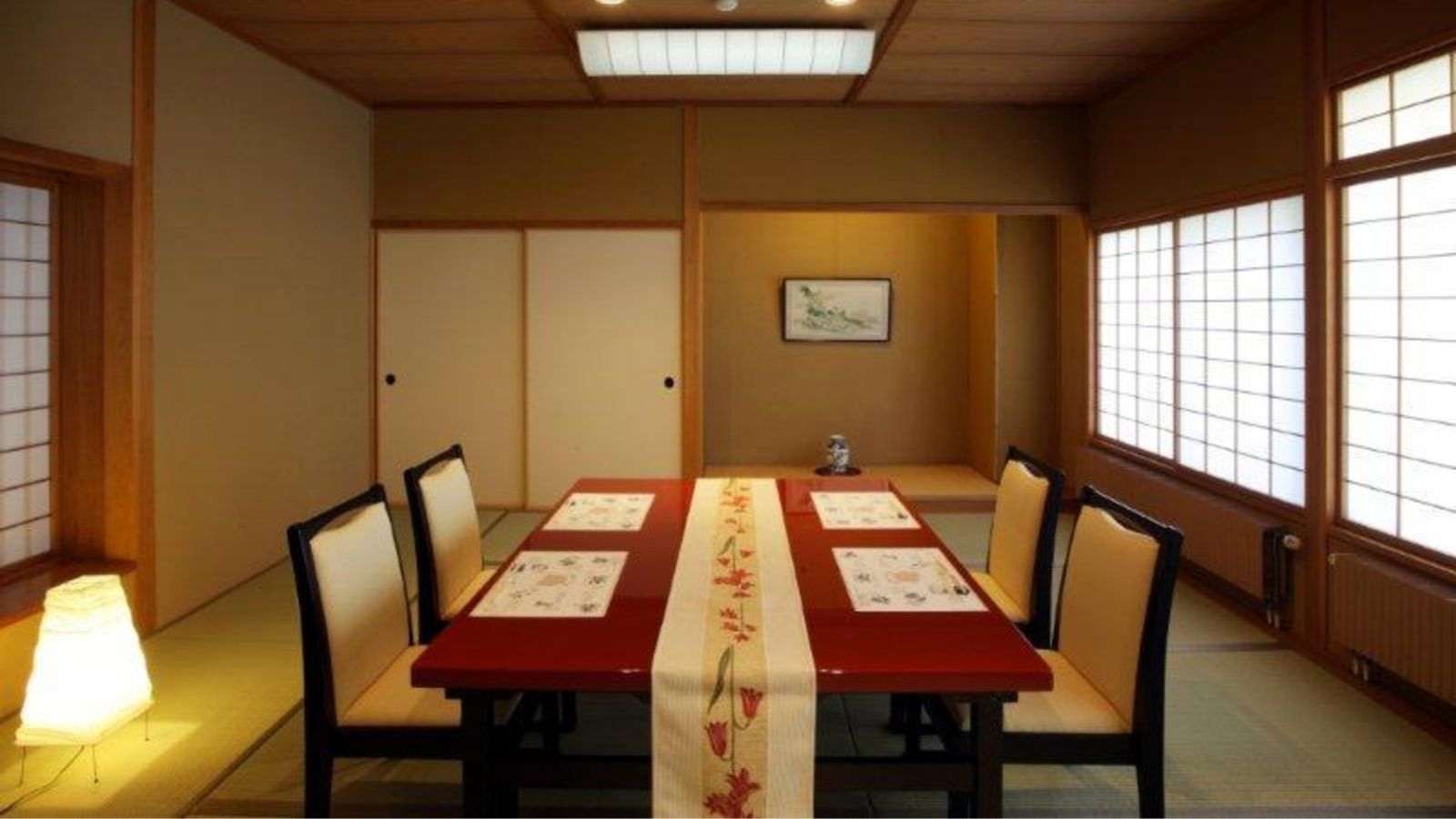 【御殿守・館内施設】会食処「赤湯八景」(イス・テーブル)