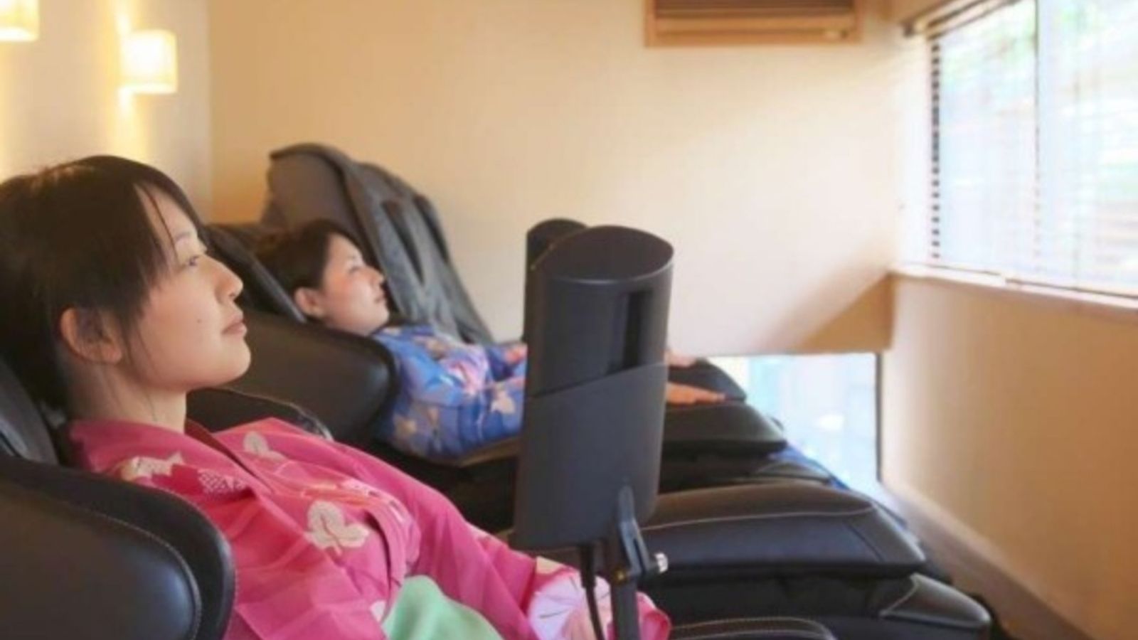 【館内で寛ぐ】日頃の疲れはマッサージチェアでゆっくりほぐして♪心地よさに思わずうとうと･･･