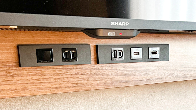 【客室テレビ】HDMI対応。お持ちの端末とテレビをHDMIケーブルで繋げることができます。