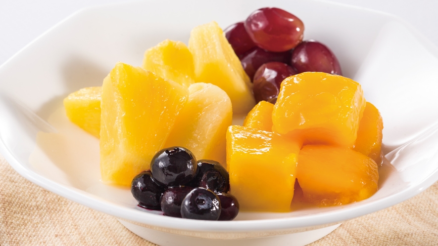 【フルーツ】栄養たっぷりのフルーツは1日のはじまりにおすすめ。ワッフルやヨーグルトとの相性も抜群