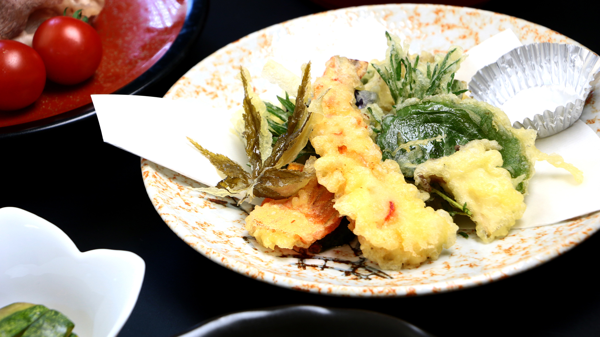 【料理イメージ】山菜の天ぷら。自ら摘みに行っています