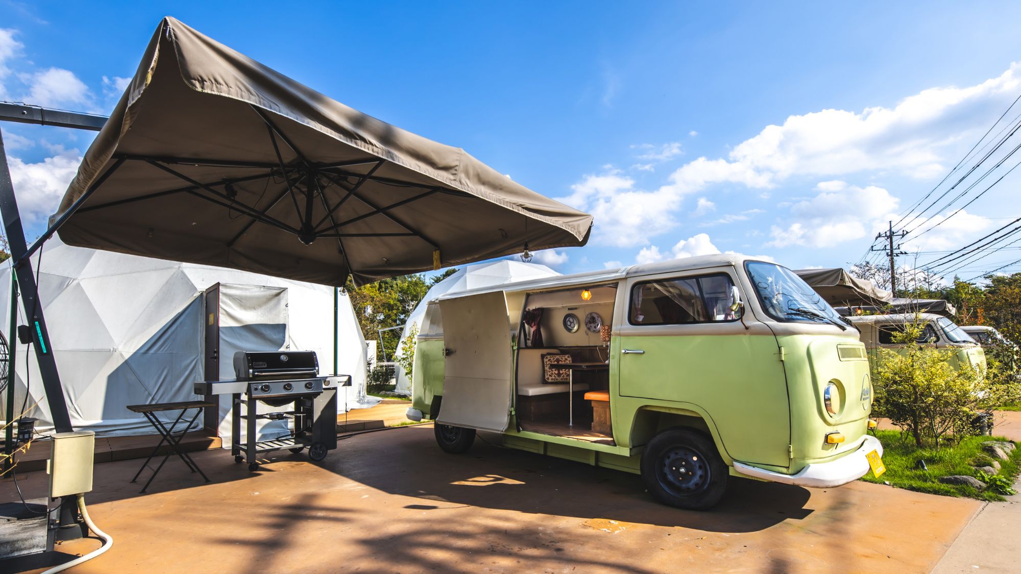 ヴィンテージバス内でお食事することも可能です