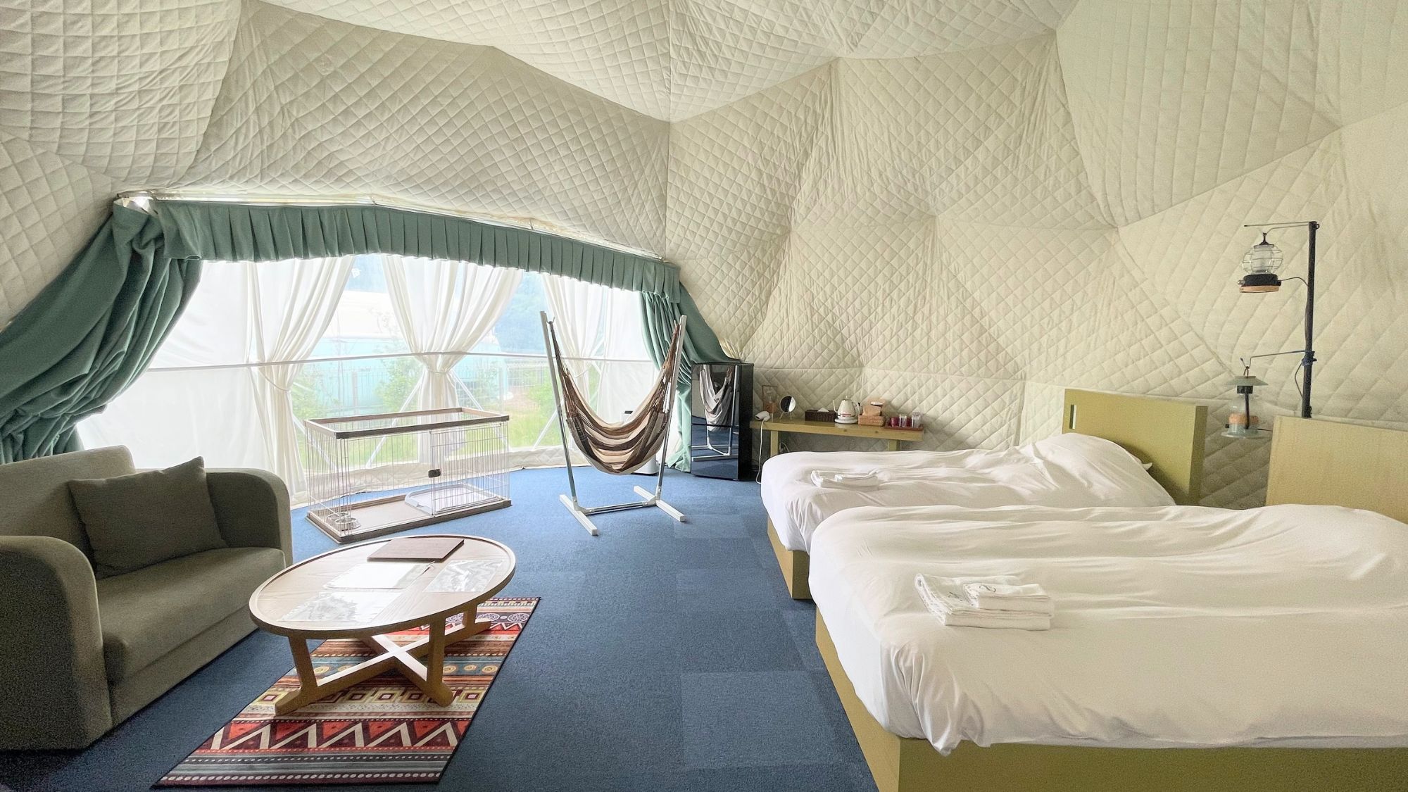 【プライベートドッグラン付テント】最大4名※ヴィンテージバス有