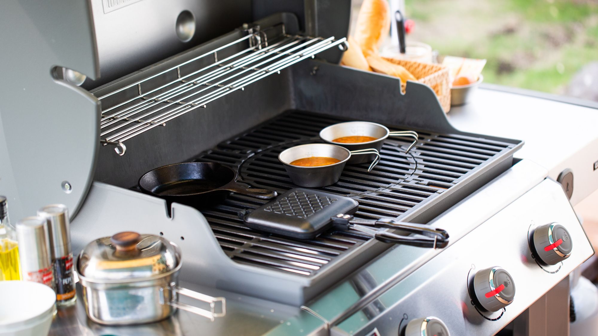 Weberのグリルで本格的な調理をお楽しみください！