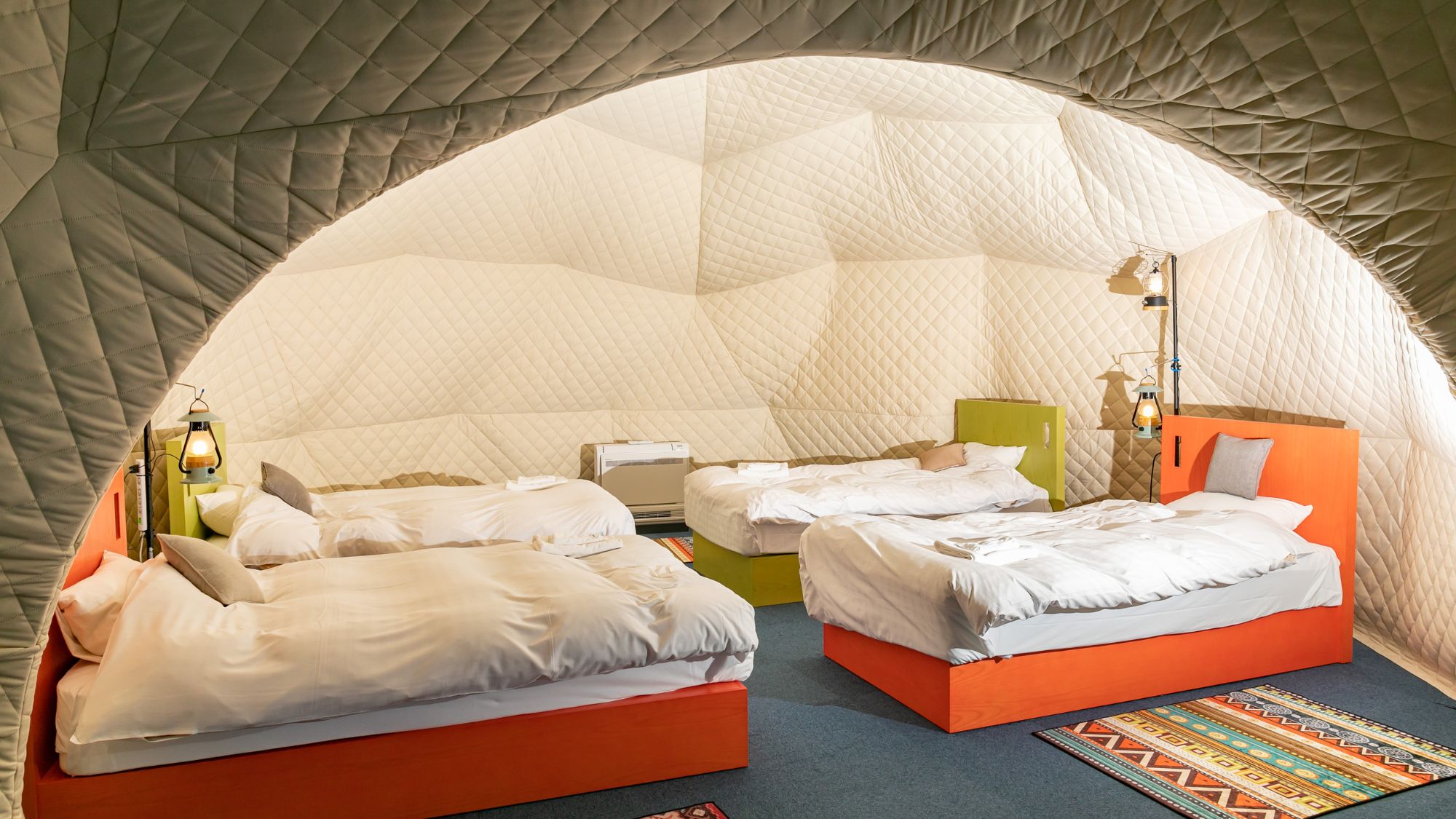 【ツインドームテント】連結部分はこのように可愛い半円型