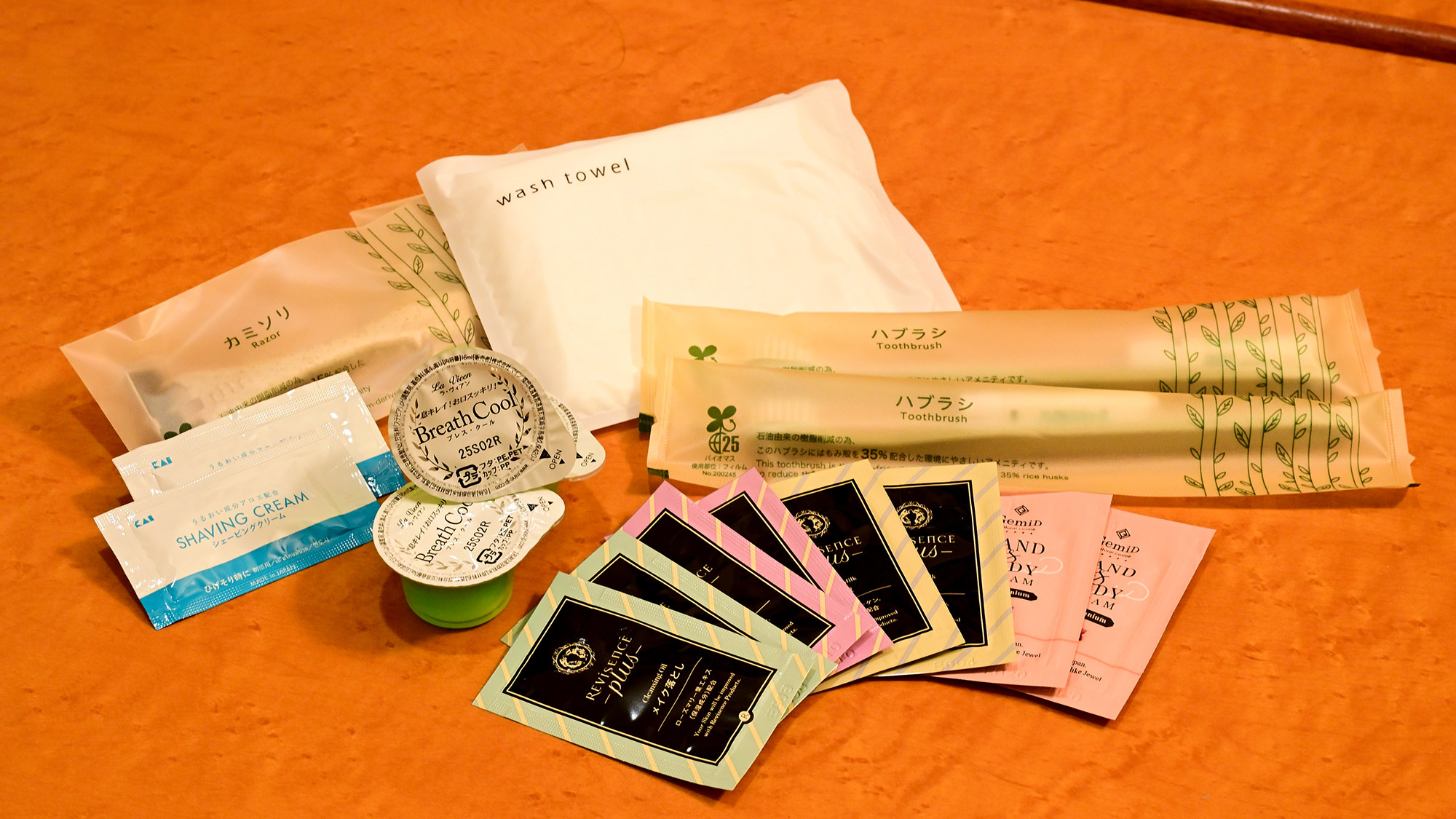 ・【アメニティ】歯ブラシ・ウォッシュタオル・スキンケア用品・髭剃り用品を揃えております