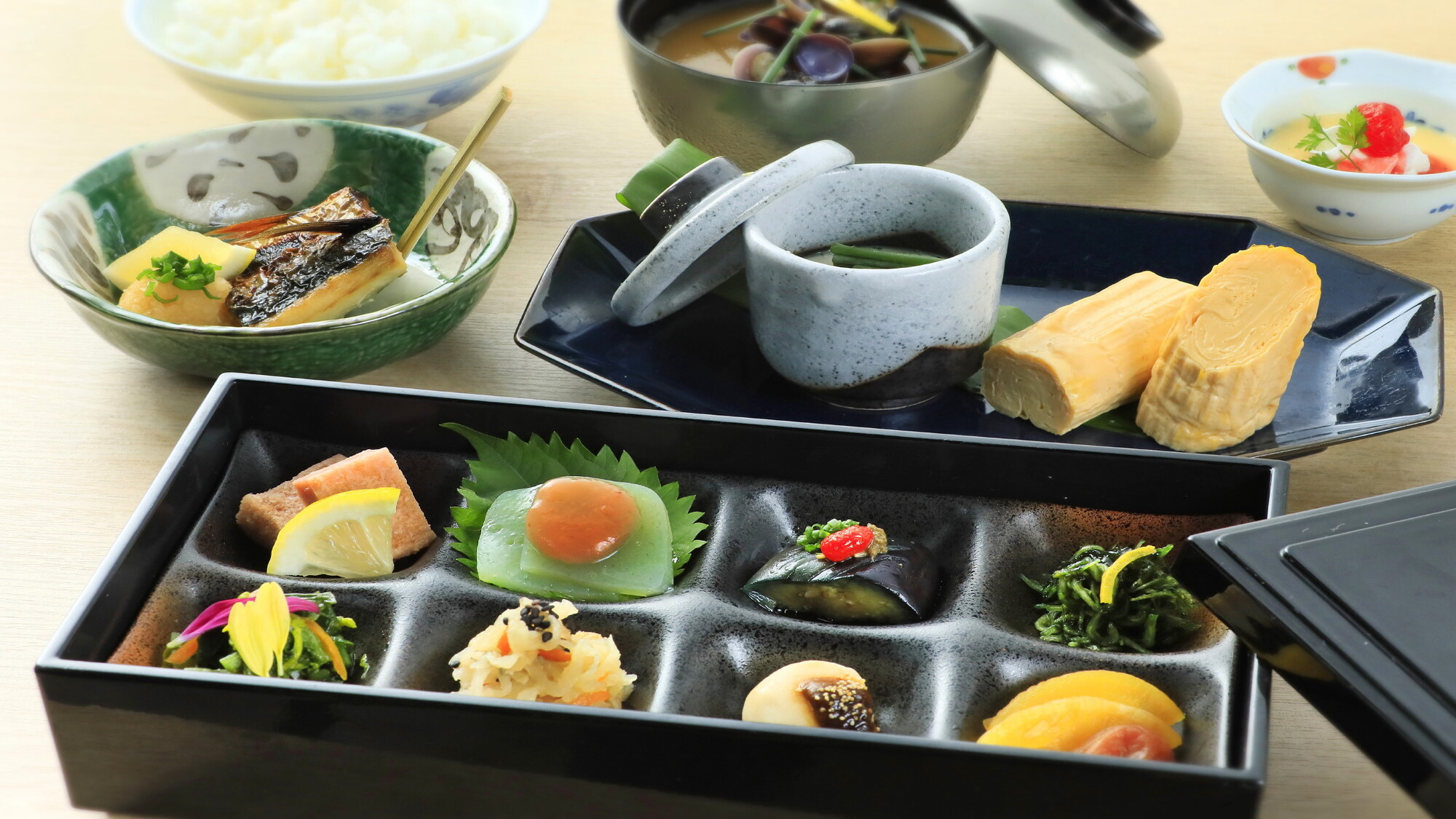 【ご朝食】鉄板仕上げの出汁巻き玉子メインの和朝食（一例）