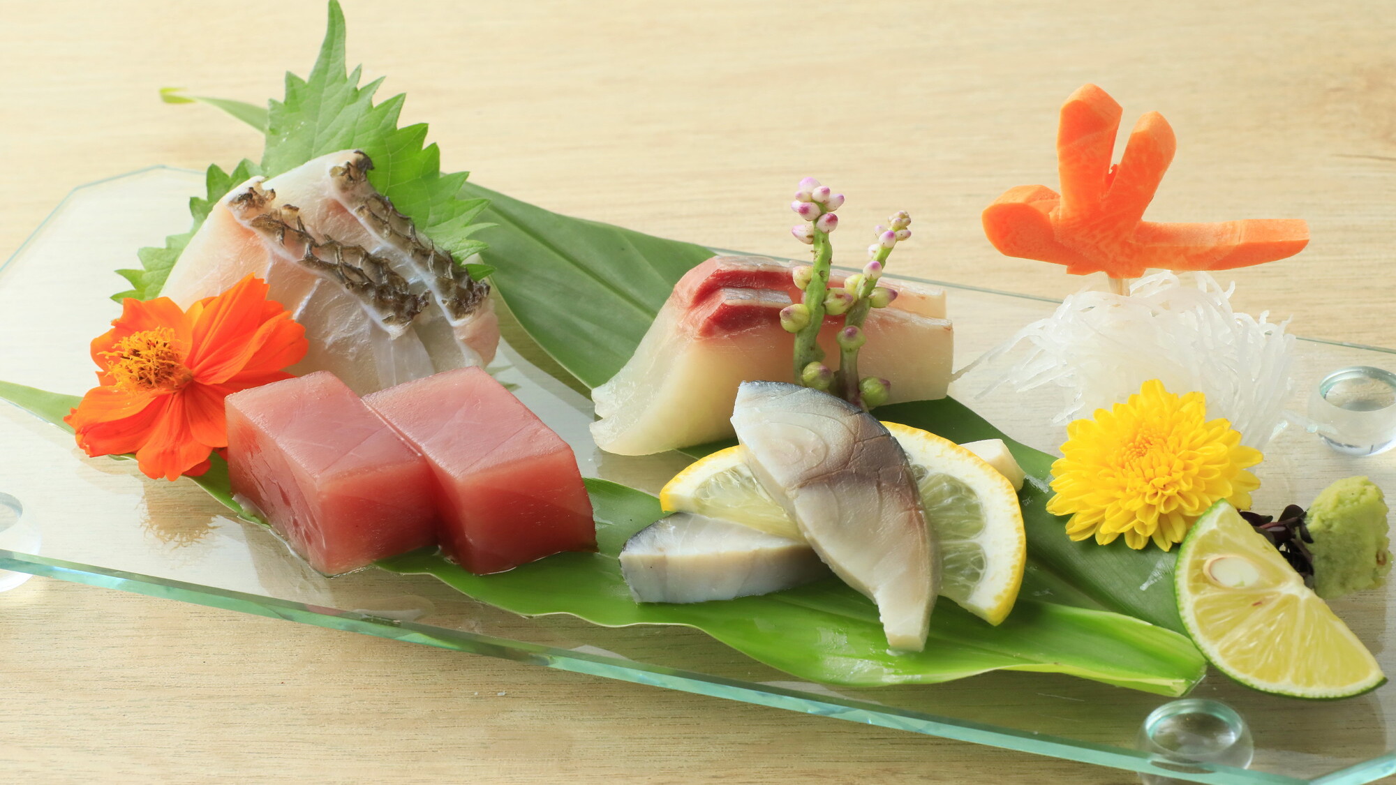 厳選した旬魚を味わう、極会席ならではの一皿。（極会席/一例）