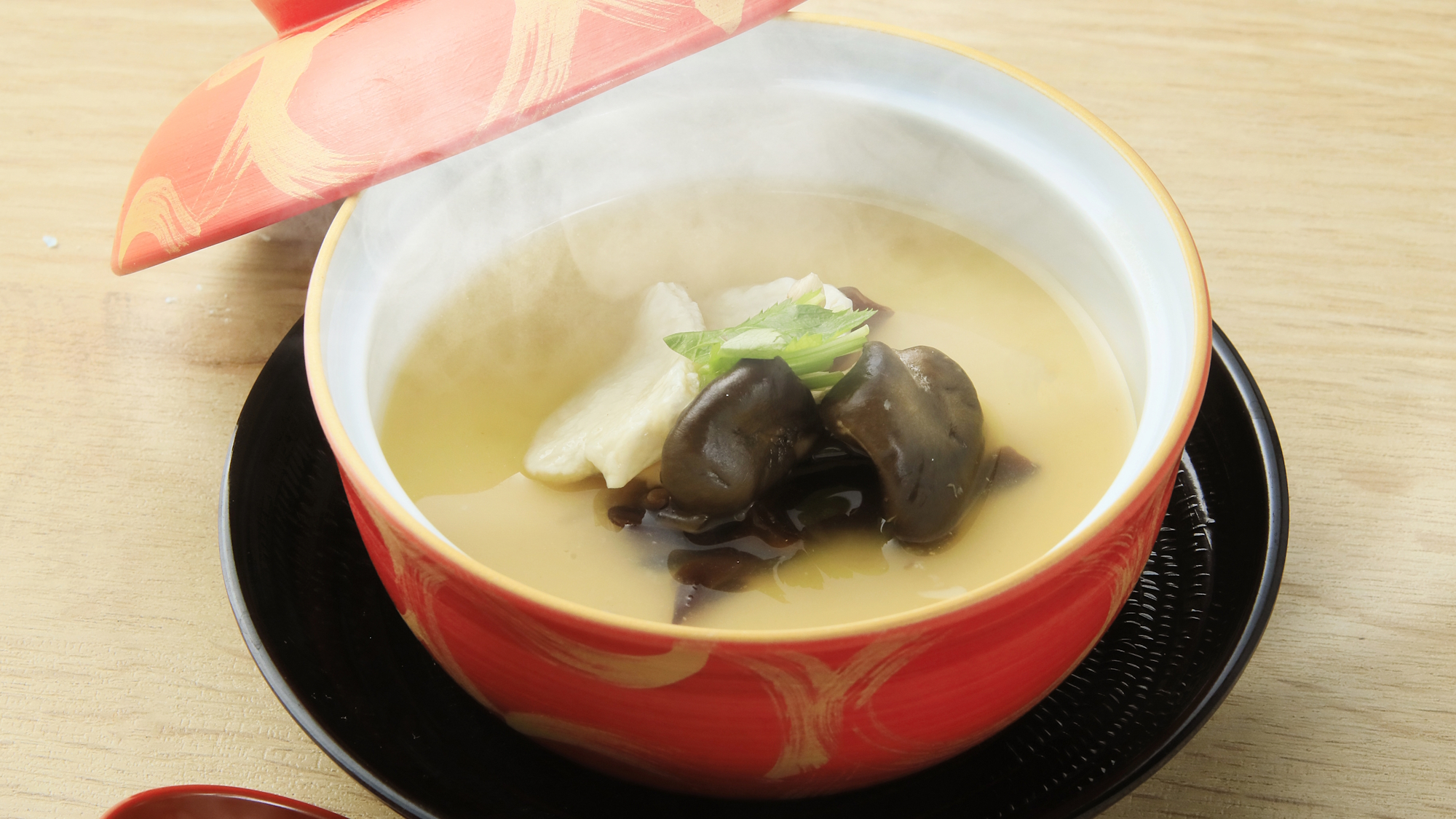 やさしい味わいが広がる、なめらかな茶碗蒸し。（基本会席/一例）