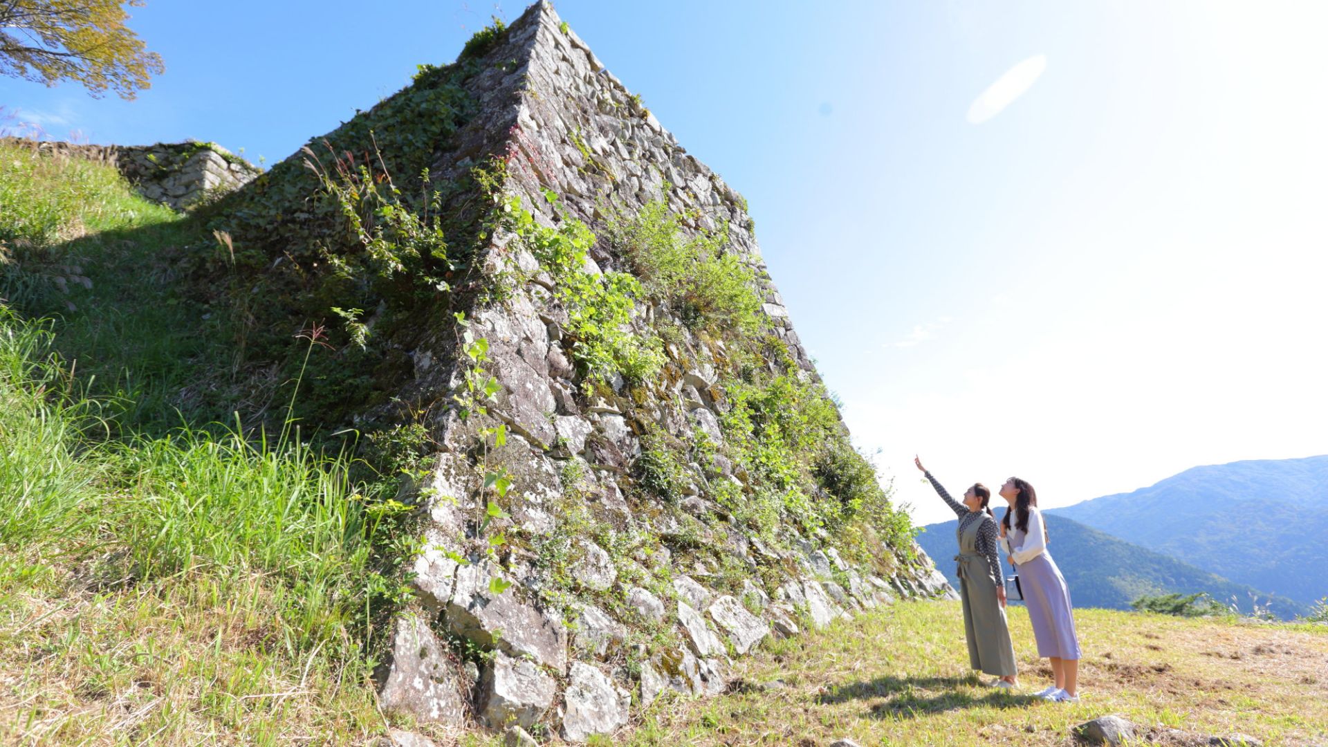 ＜季節限定＞【津和野城址トレッキングプラン】石垣の迫力を間近で体感（一例）