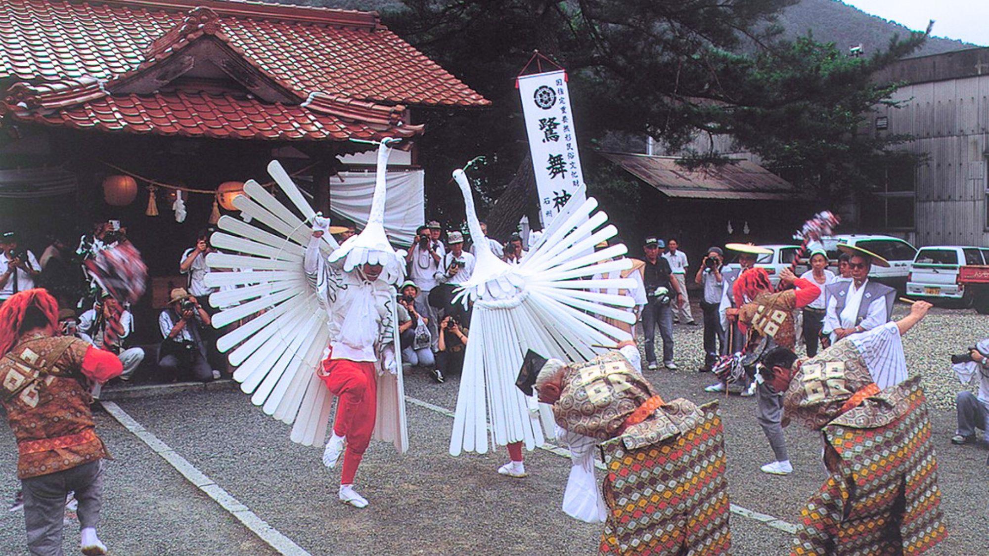 白鷺が優雅に舞う、津和野の伝統神事。（鷺舞神事/一例）