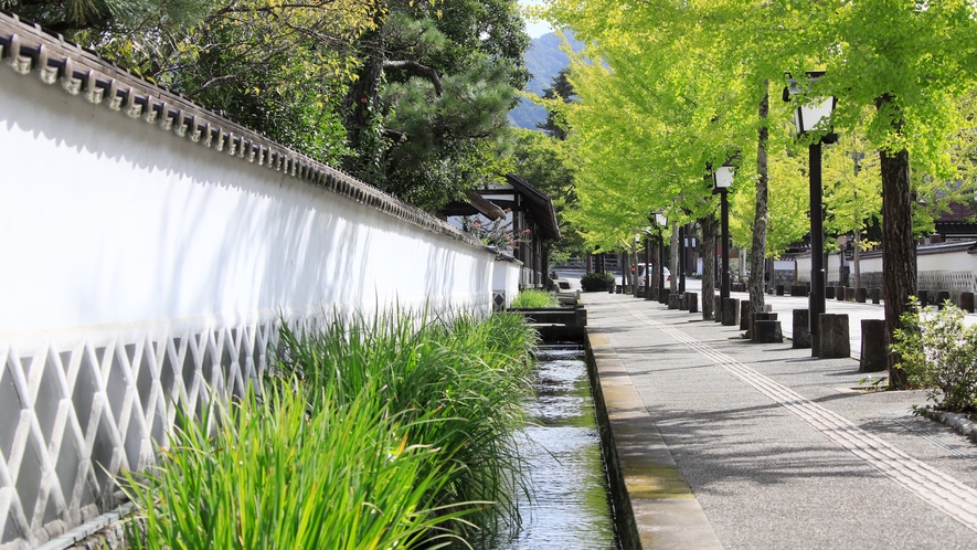 【殿町通り】殿町通りまで徒歩3分という便利な立地（一例）