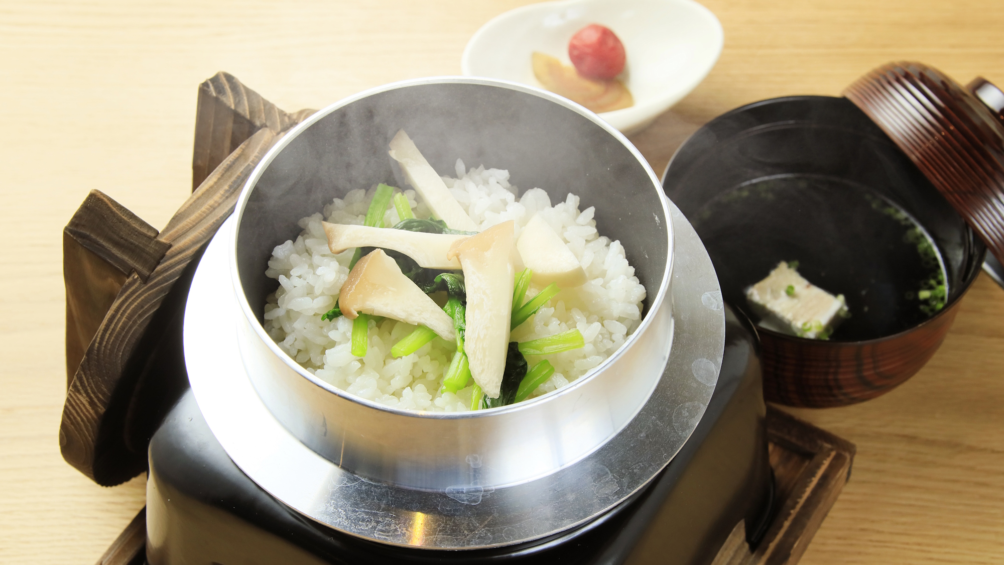 【ご夕食】季節の釜めしは極会席限定（一例）