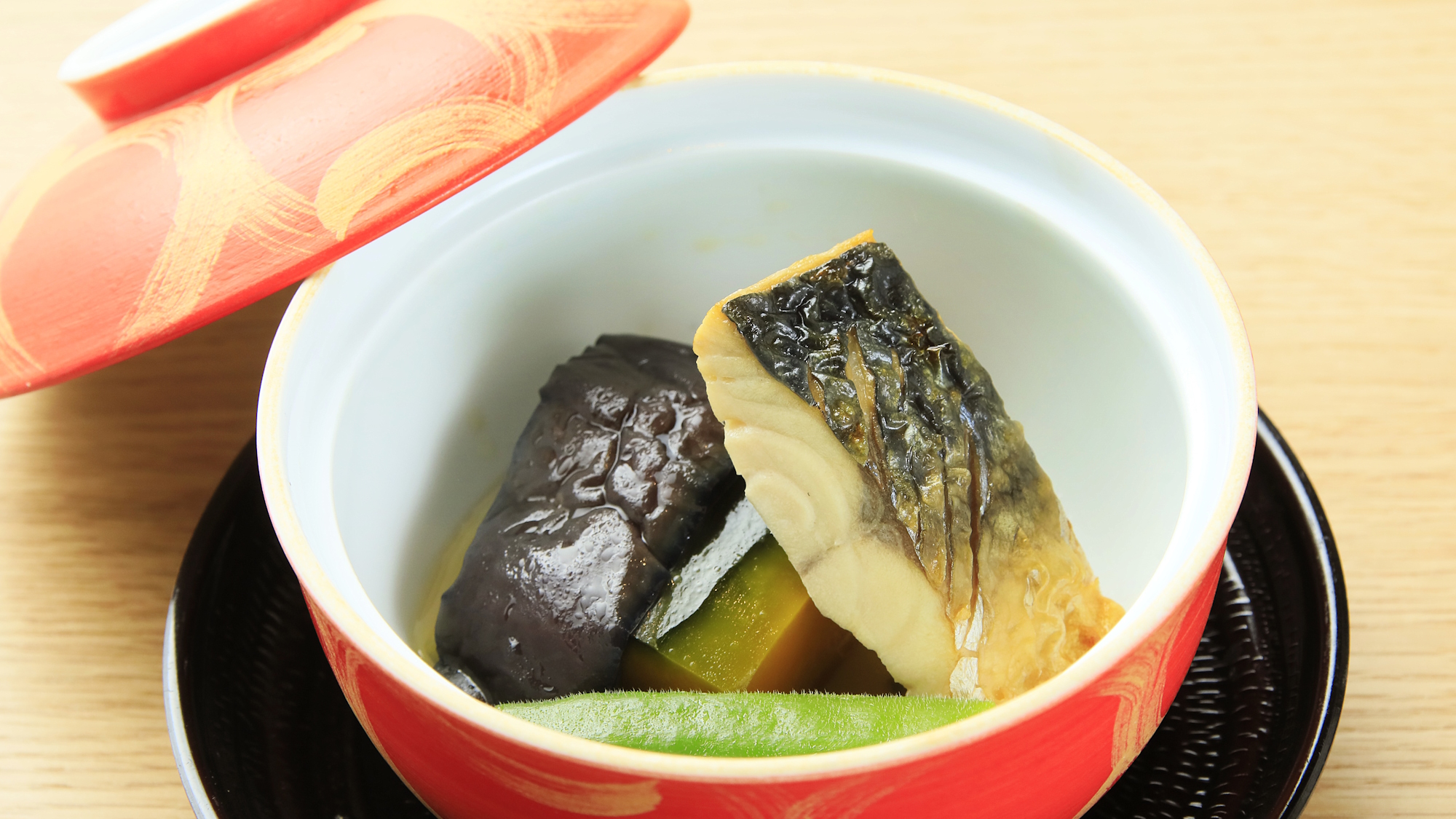旬の味わいを楽しめる、焼き魚の一品。（美味少量会席/一例）