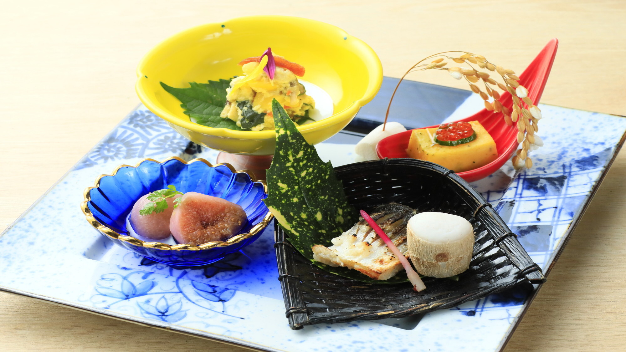 お食事の始まりを彩る、季節の前菜。（基本会席/一例）