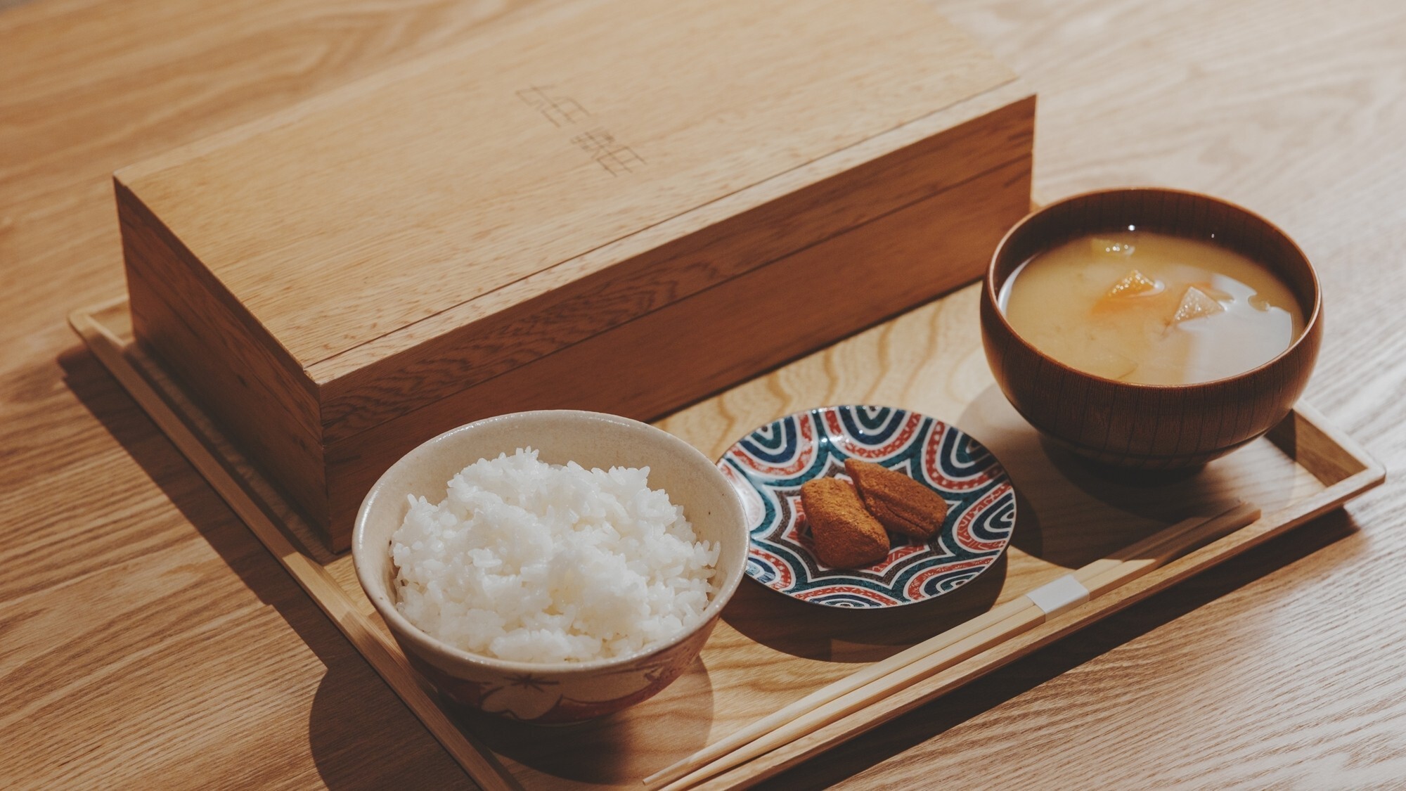 [朝食]木箱に旬の味覚を詰め込んだ、心温まる和朝食。