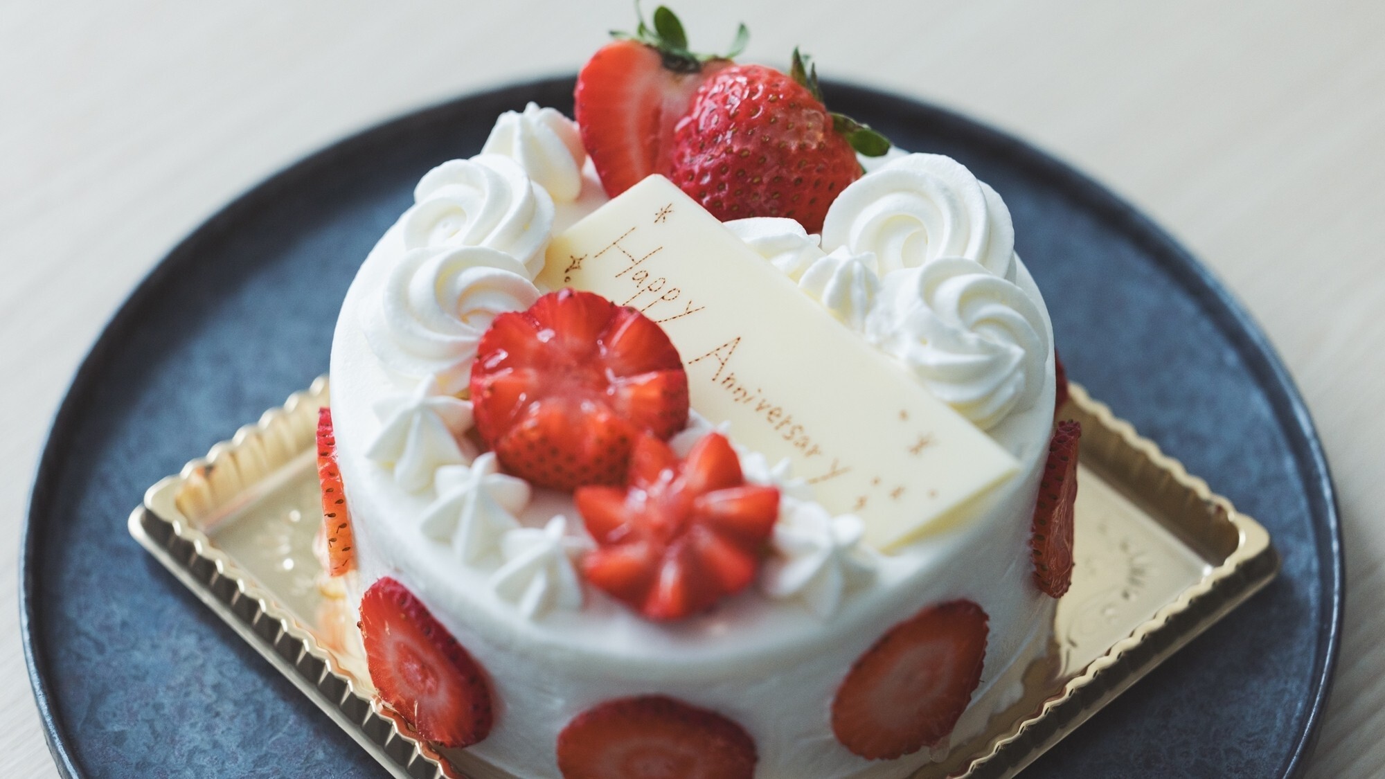 [アニバーサリーケーキ]苺のデコレーションケーキ