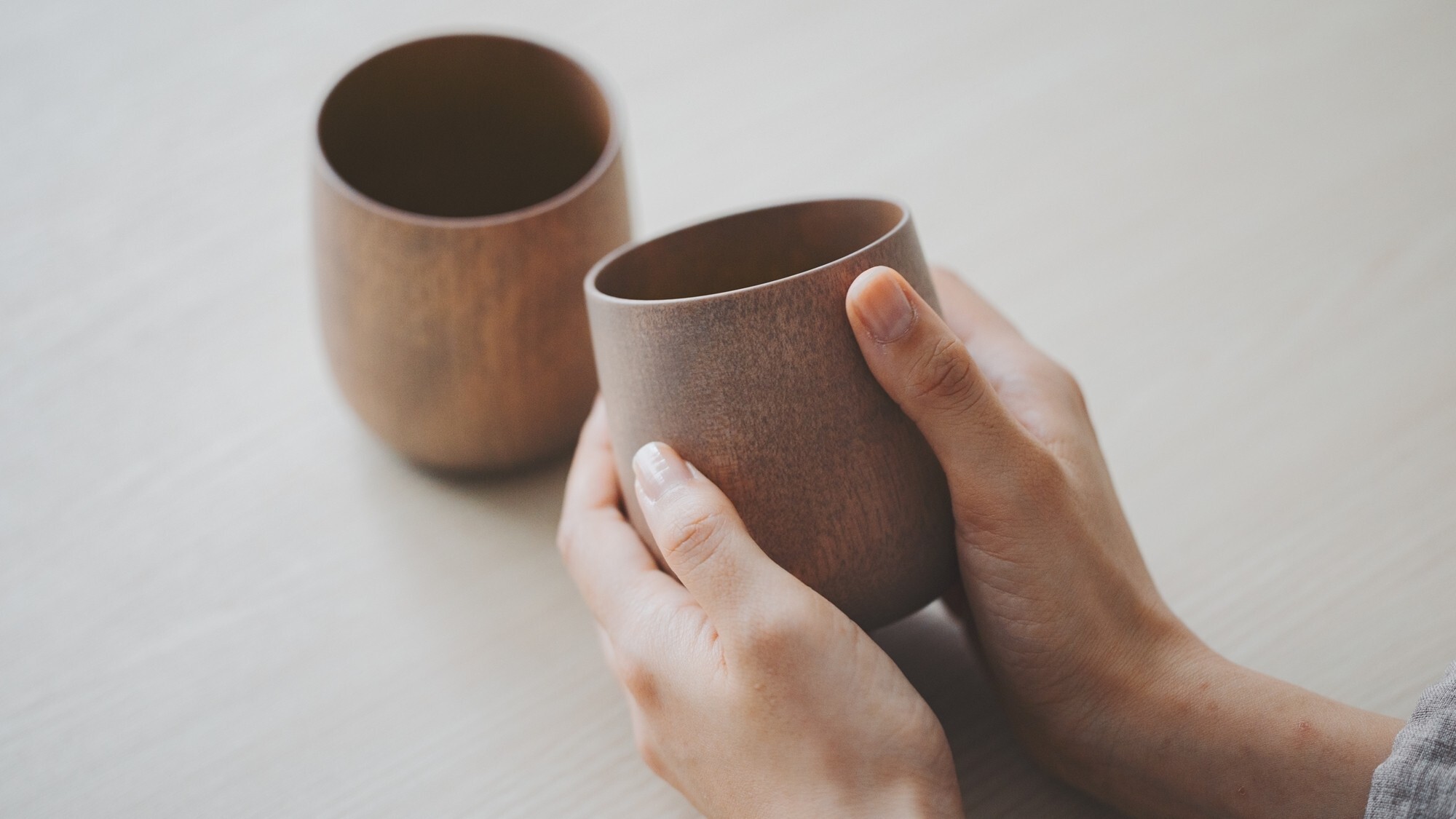 [アメニティ]「YUKIwood」の湯呑み。山中漆器特有の丈夫さと薄さを兼ね備えております。