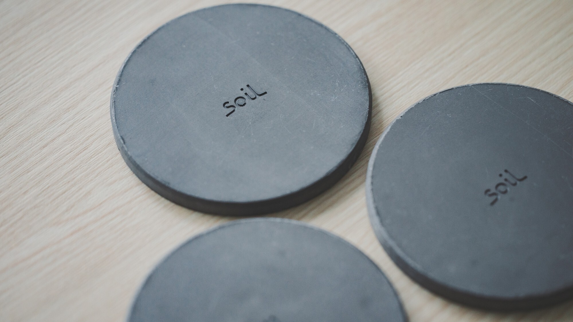 [アメニティ]珪藻土コースター「soil」。石川県で左官業を営むイスルギから生まれました。