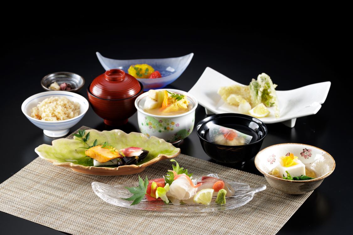 【旬を食する】レストラン『七園』 日本料理コースとゆったり客室を楽しむ（夕朝食付き）