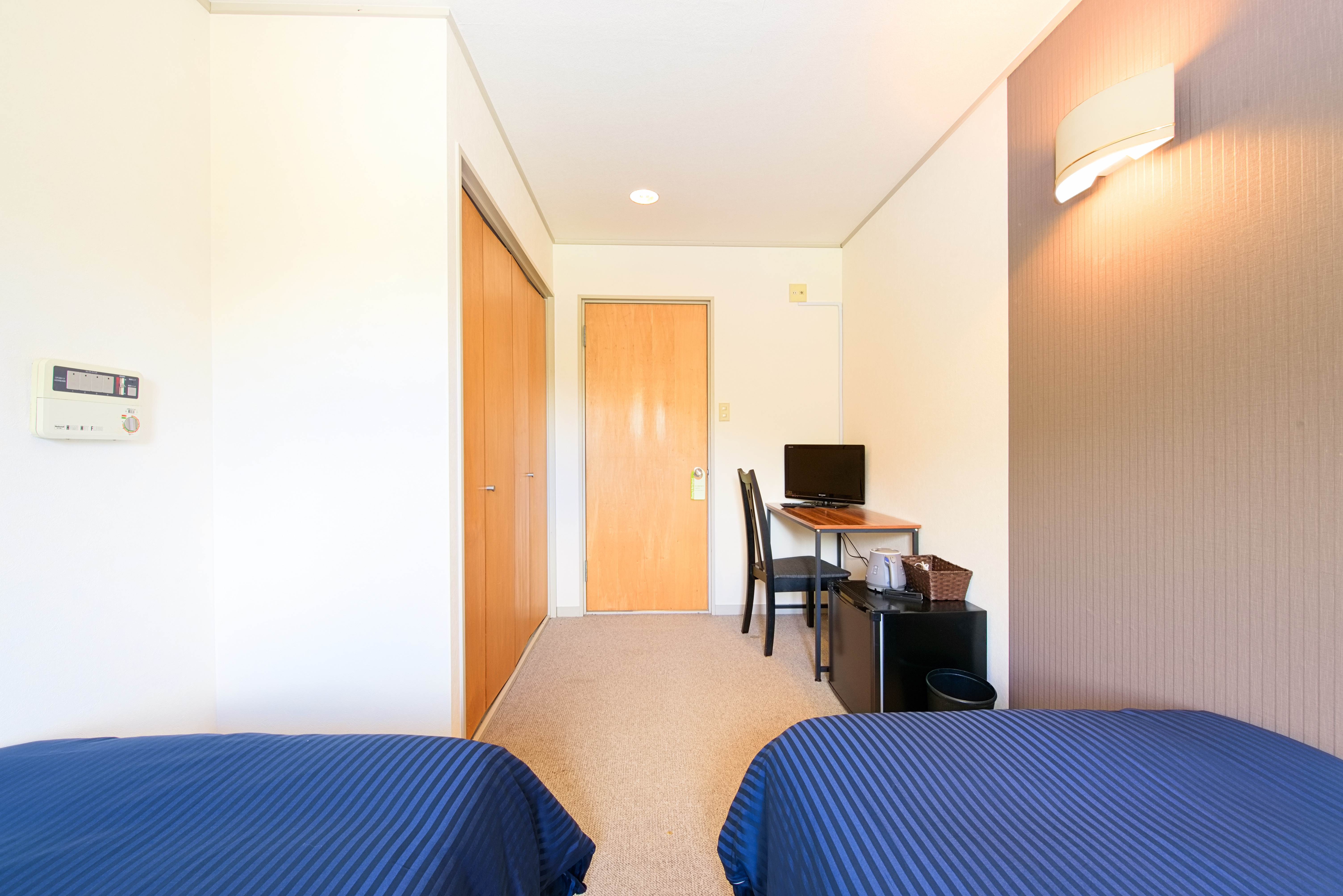 スタンダードツイン　【ベットボードにはコンセント設置】