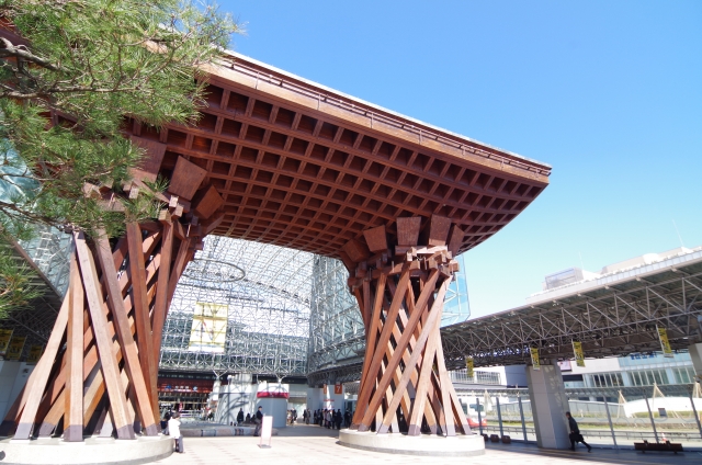 金沢の玄関口　金沢駅　東口　駅のスポットとなります。
