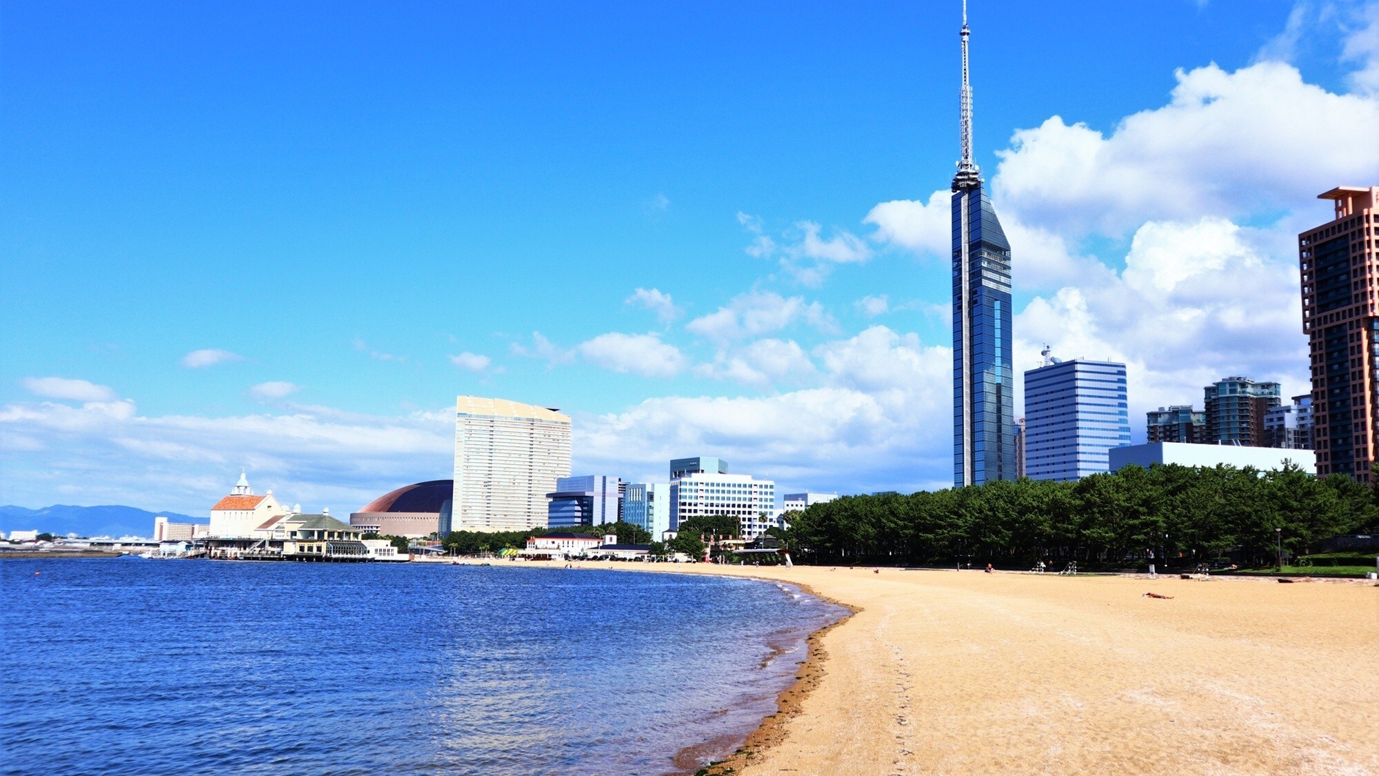 【周辺観光/シーサイドももち海浜公園】百道浜・地行浜・愛宕浜からなる福岡市海浜公園／写真提供：福岡市