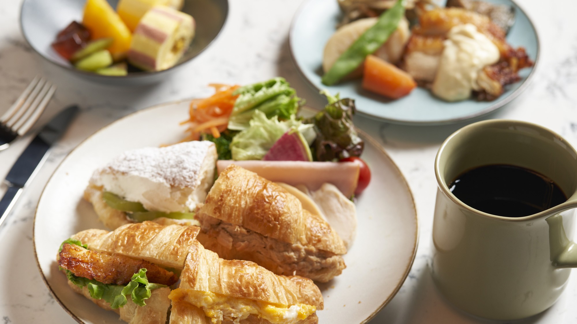 【朝食/洋食メニュー】博多名物とあわせ、ぜひクロスライフ博多天神のイチオシのクロワッサンサンドも！