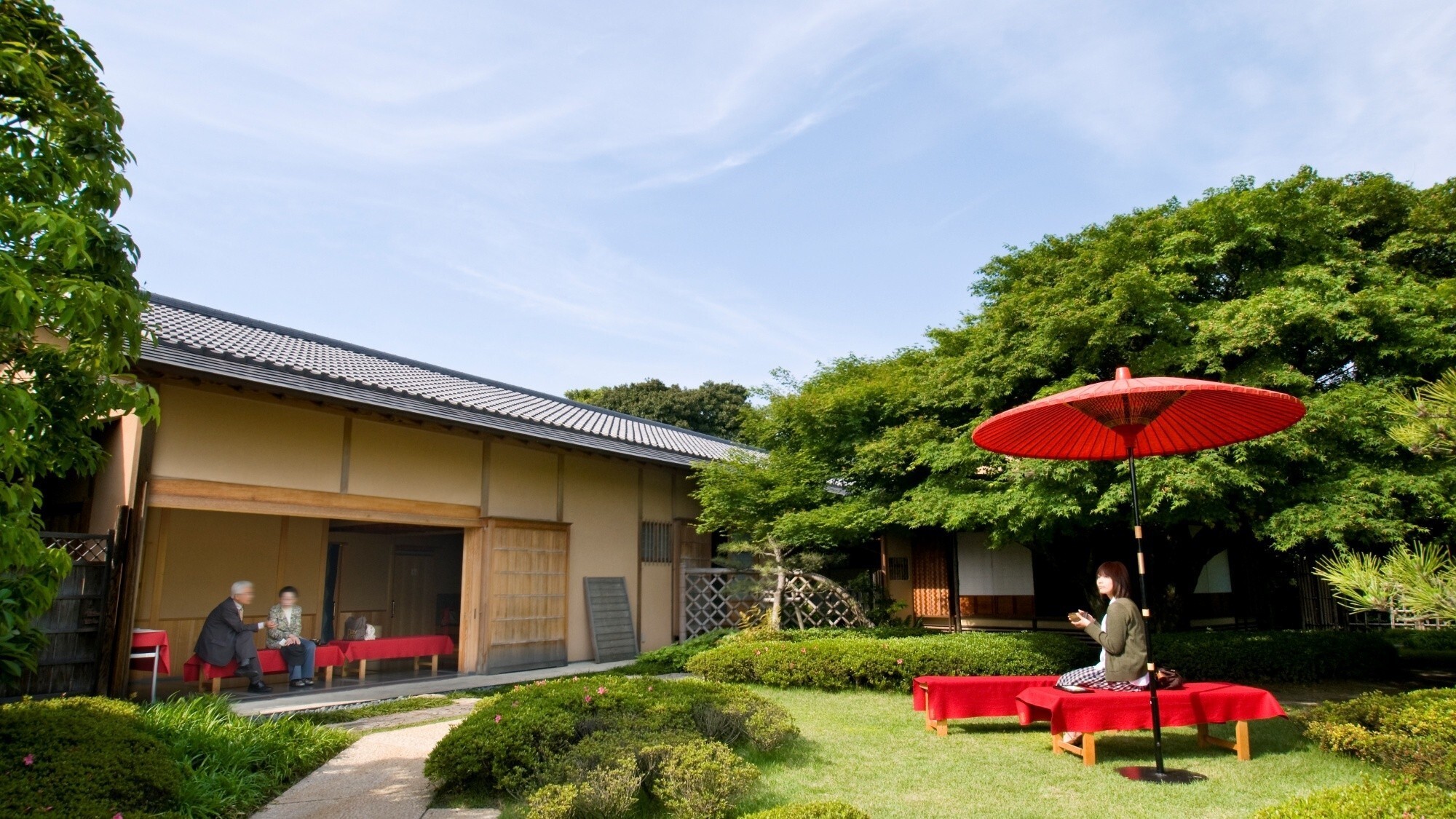 【周辺観光/松風園】茶室と庭園もある開放的な空間は市民の文化交流の場／写真提供：福岡市