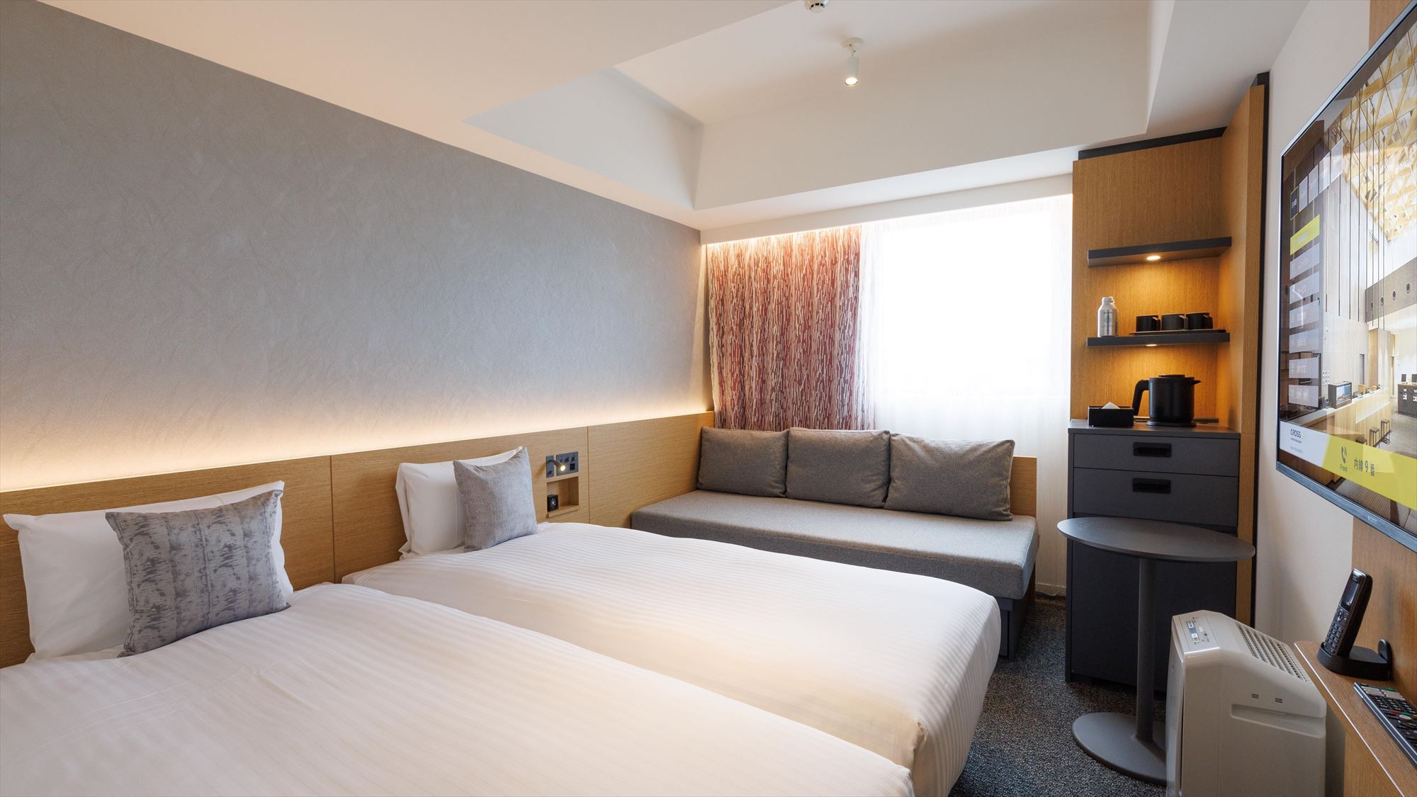 【ソファベッド付きコンフォートツイン】シングルベッドを二台設置したシンプルなツインルーム。