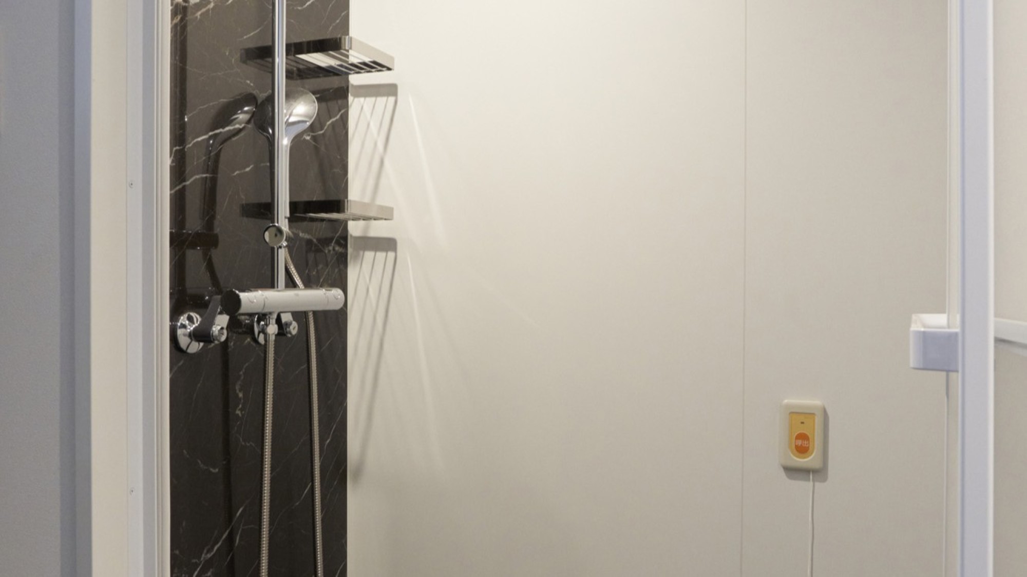 【ユニバーサルキング（バリアフリー）】シャワーブース