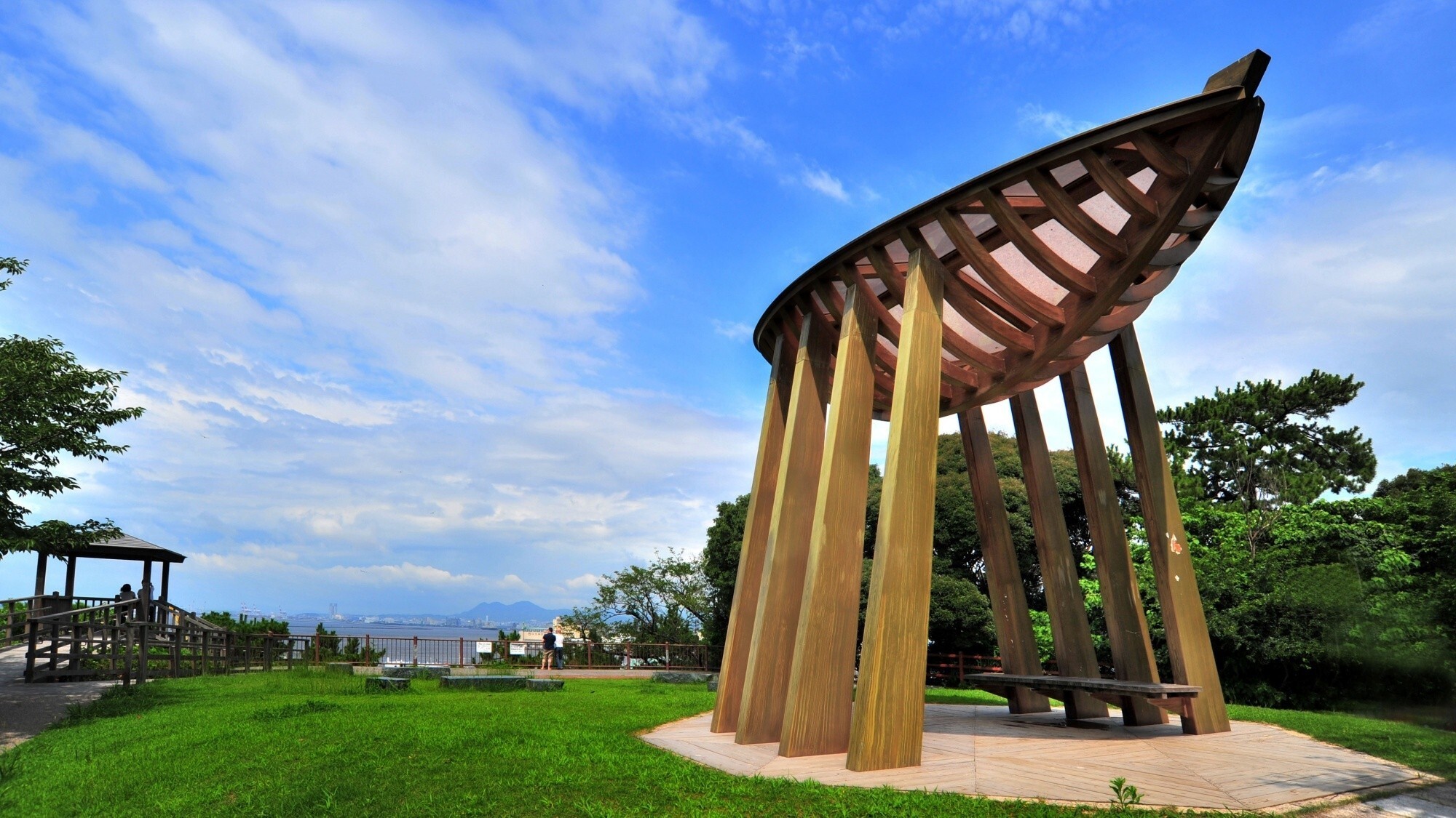 【周辺観光/西公園 中央展望広場】街も海も一望できる絶好のロケーション／写真提供：福岡市