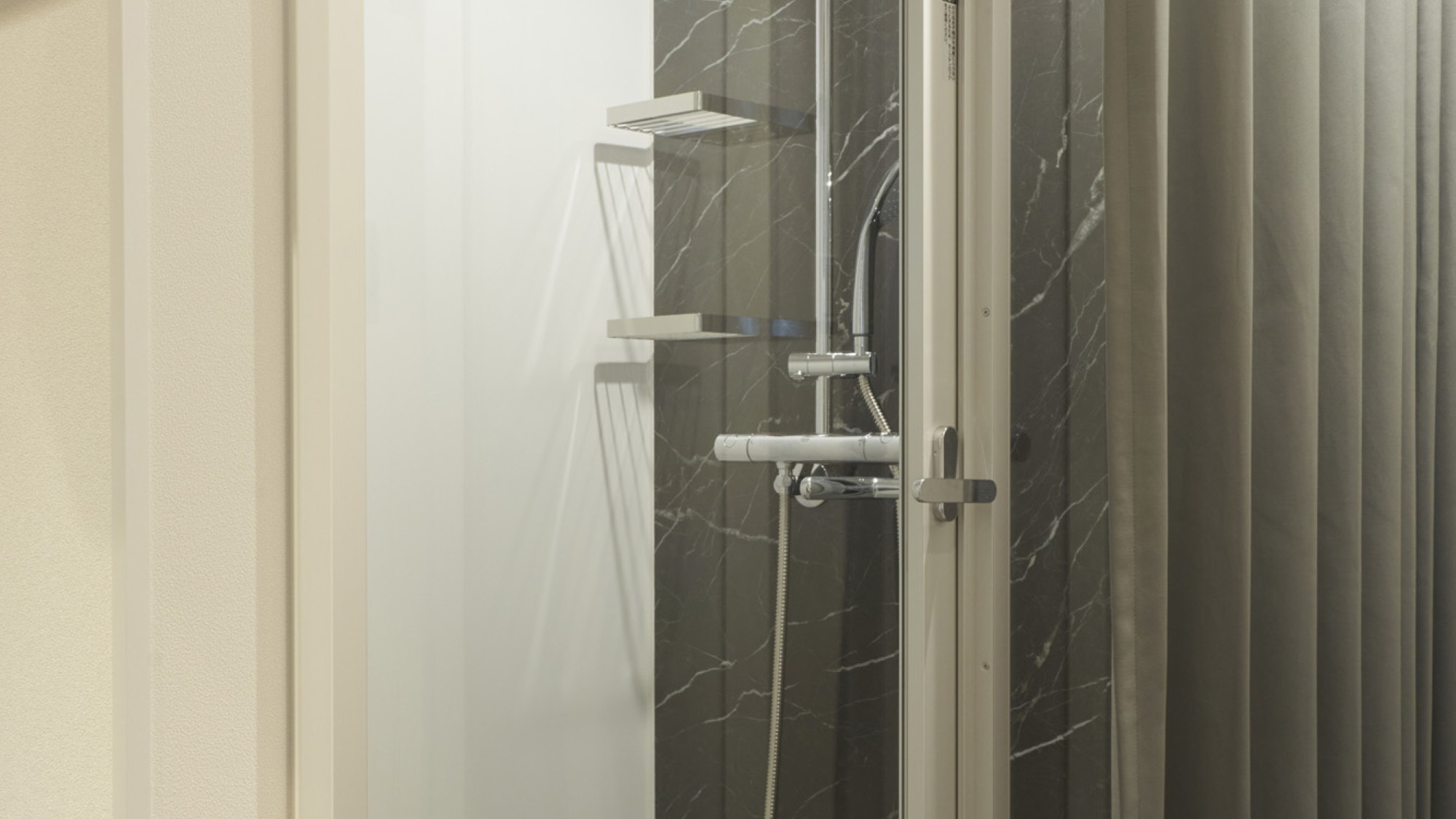 【2段ベッドクイーン】シャワーブース