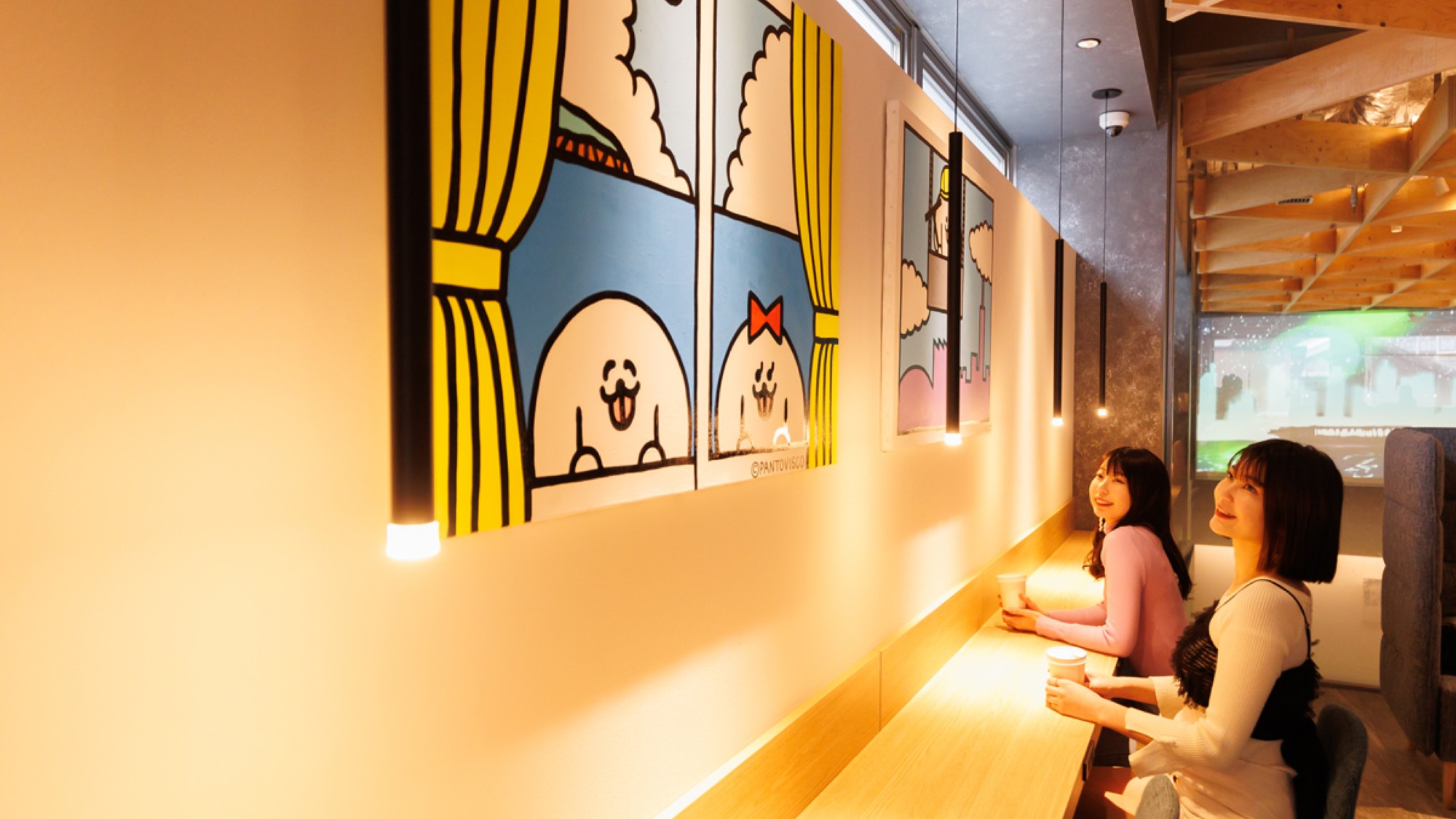 【ご滞在】ロビーにはお客様との&ldquo;縁&rdquo;で創られる船のアートや期間限定の絵画などもご用意しております。