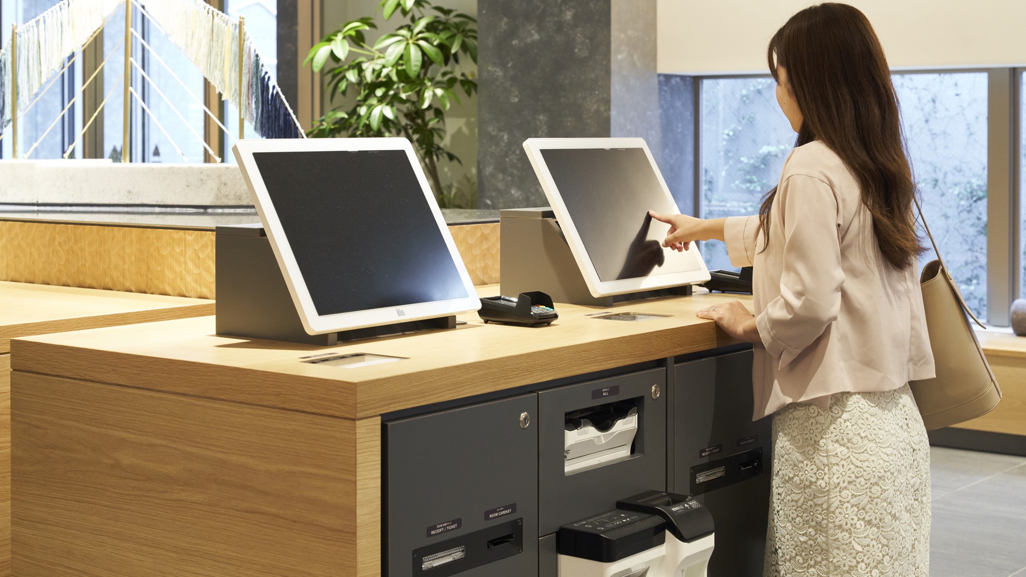 【フロント】自動チェックイン機。ご自身でもスムーズにチェックインお手続きいただけます。