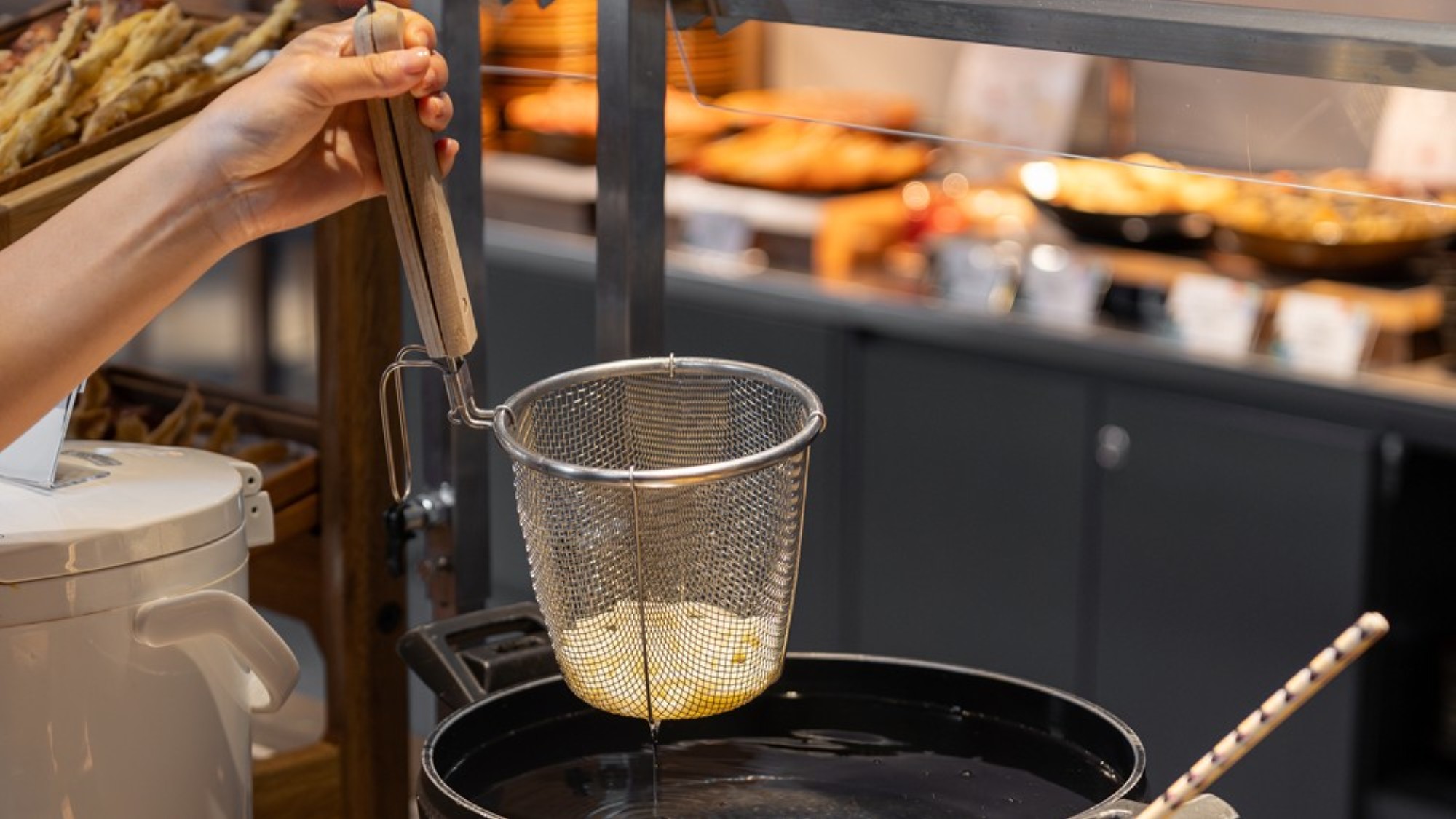 【朝食】地元食材を使った和朝食で、朝から元気チャージ。​