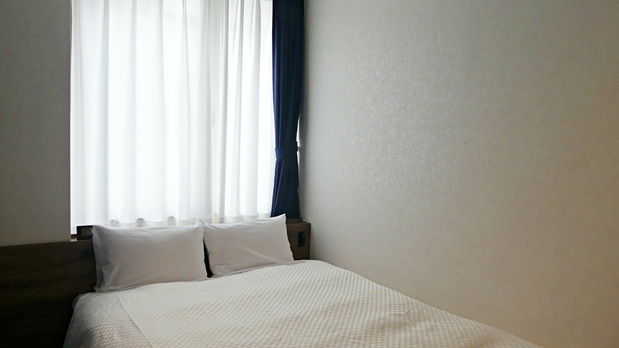 *【別邸はなれ・シングル】140cm幅のダブルベッド。2名でもご利用可能