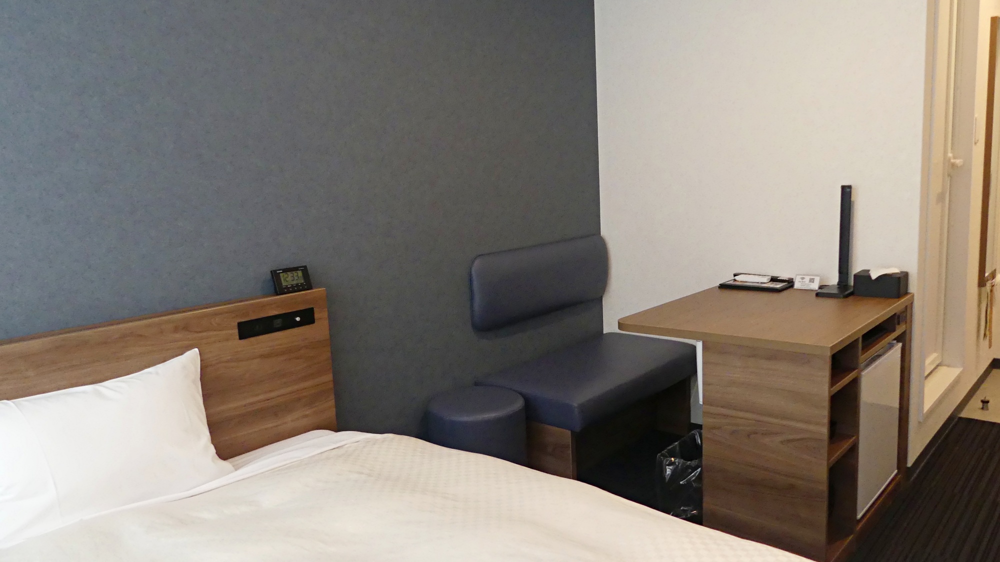 *【別邸はなれ・シングル】デスクまたはテーブルがございます