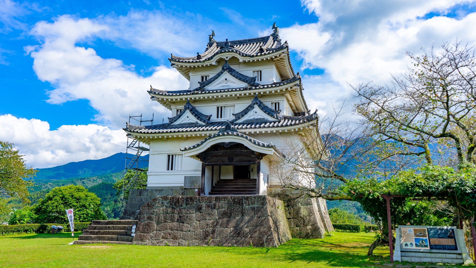 【当館から徒歩で約7分】宇和島城