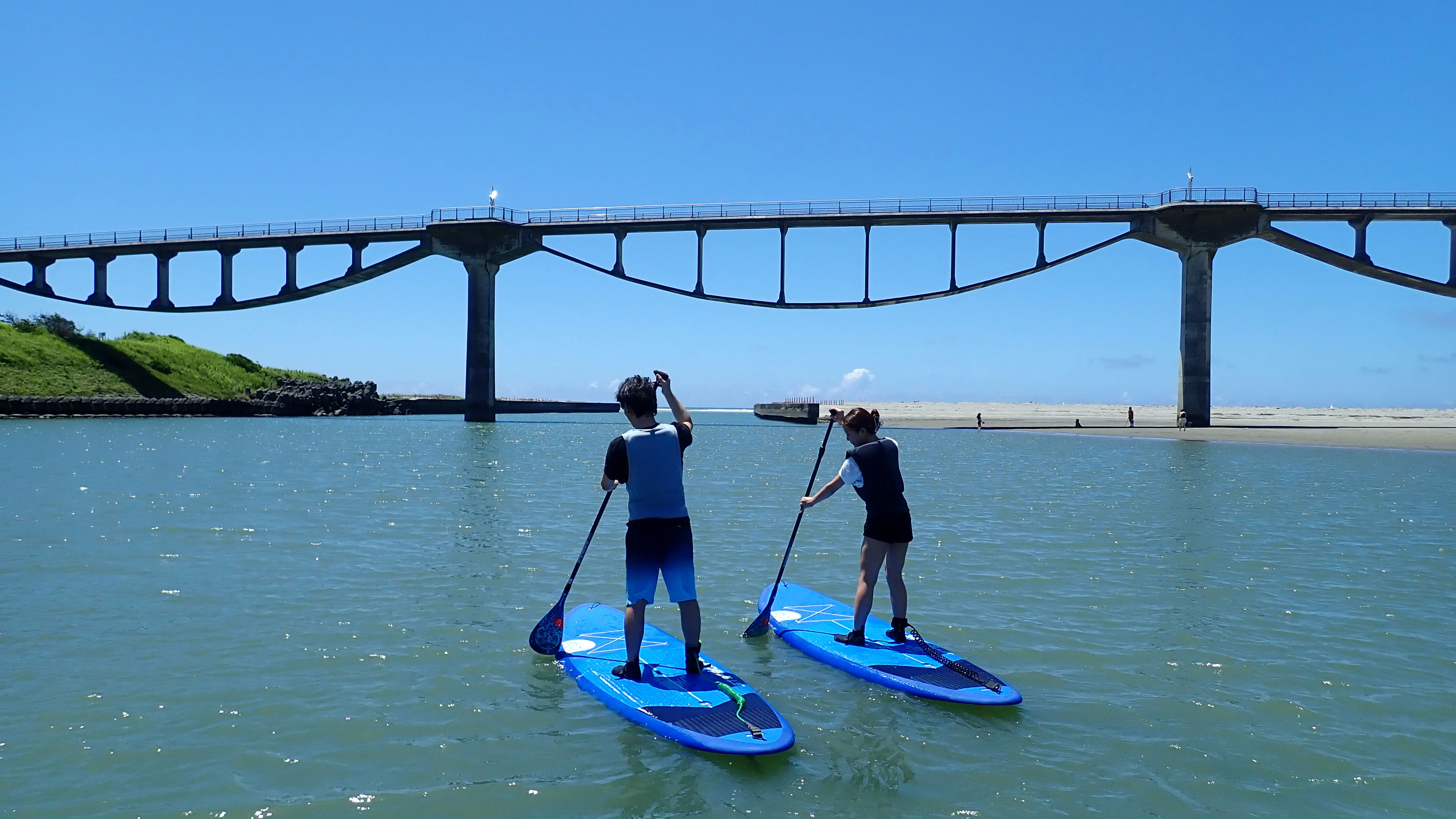 「立つ」のが初めてでも大丈夫!インストラクターがしっかりサポート