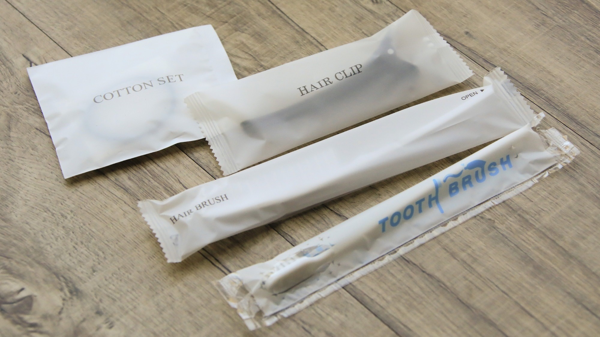 ◆設備・備品　アメニティセット（コットン、カミソリ、ブラシ、歯ブラシ）