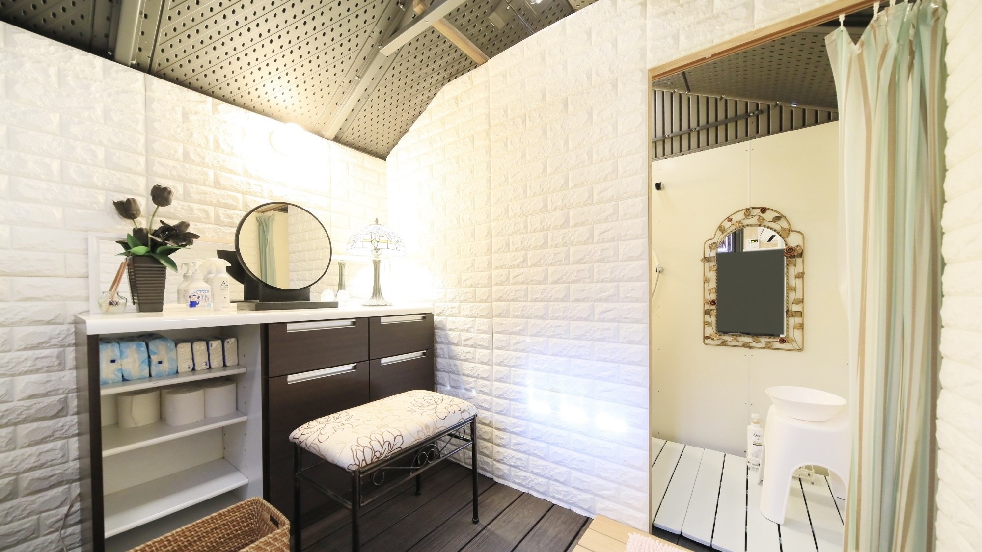 ◆共用のバスタブ付きシャワールーム