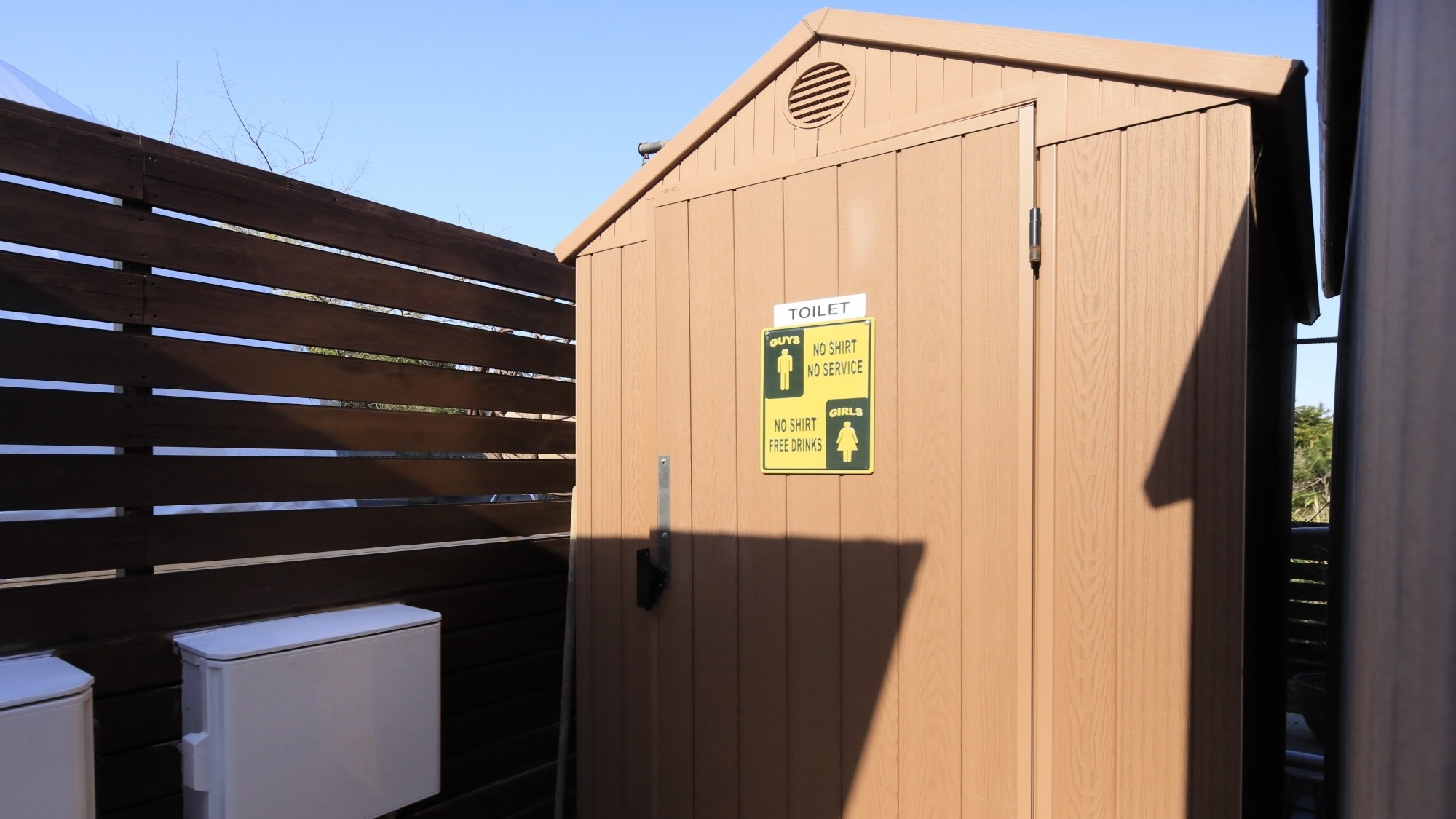 ◆共用トイレ　ウォシュレット付きトイレを完備。