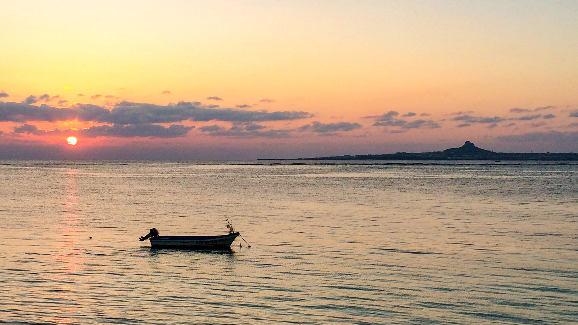 ・屋上からご覧いただける美しい夕日