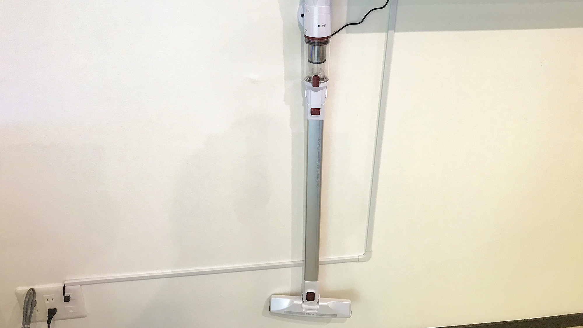 ・客室に掃除機も備えております