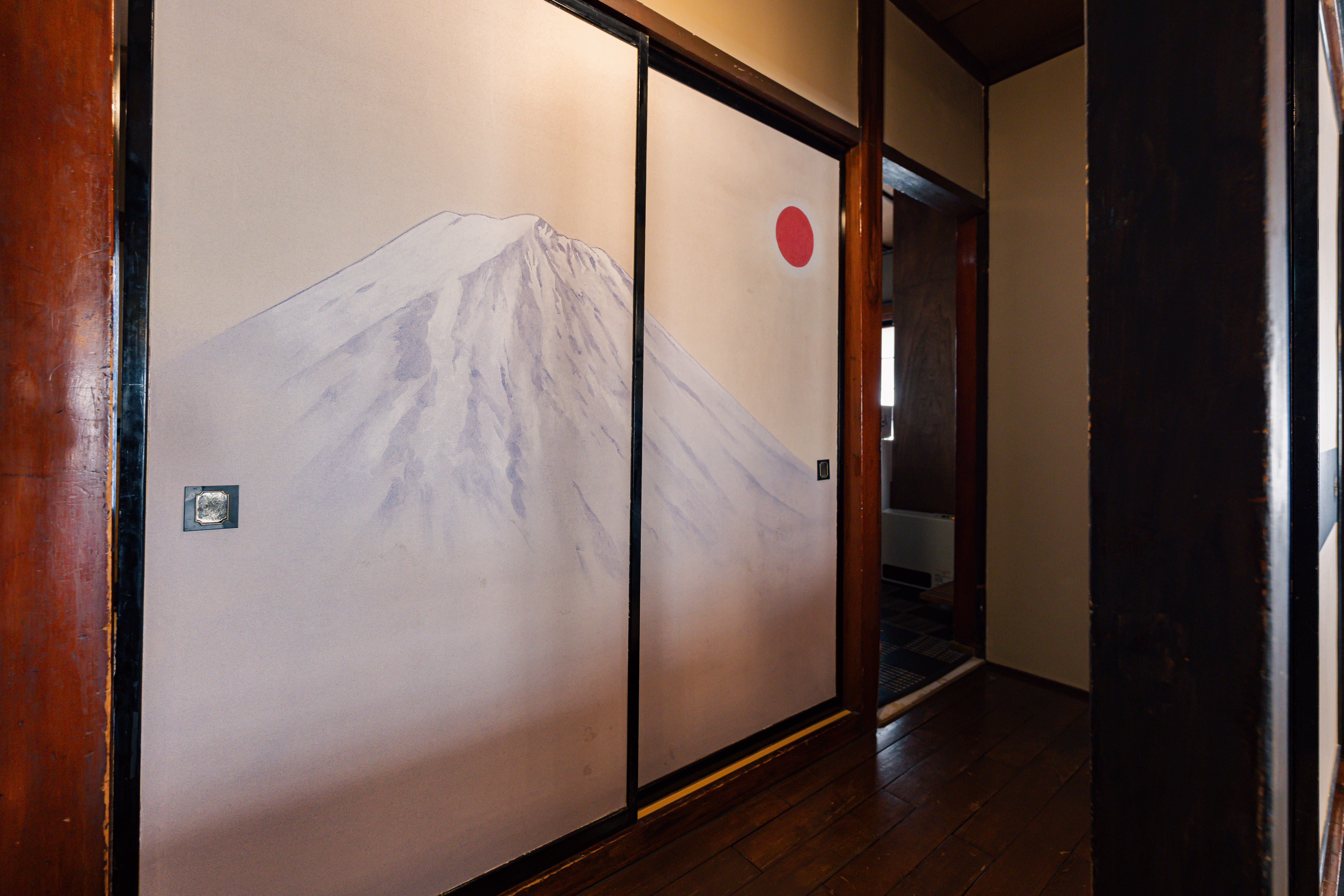 廊下の襖絵　梅原龍三郎