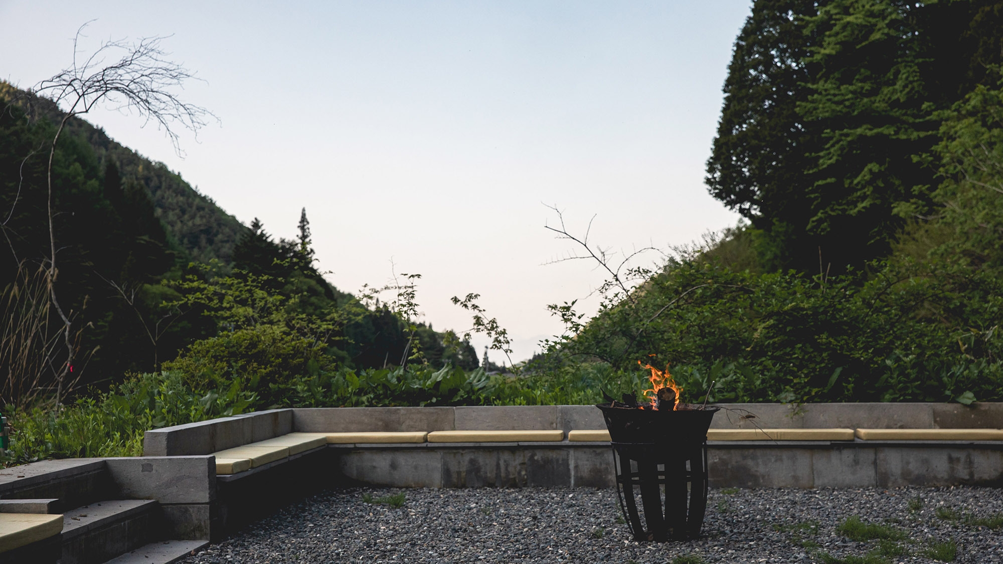 【2食付】信州塩尻の自然と繋がる旅。四季折々の景色や食を五感で楽しむグランピング！（クイーンベッド）